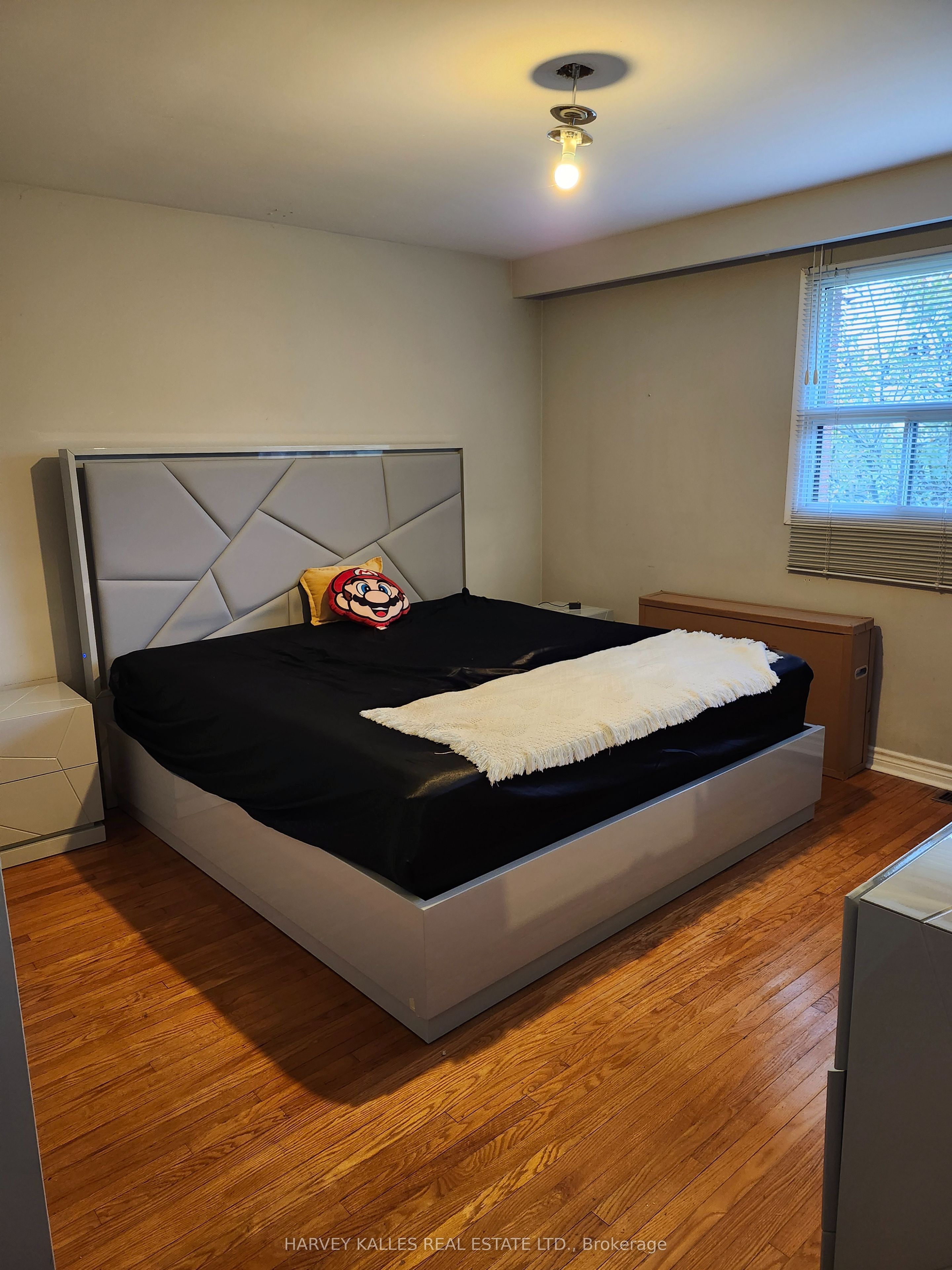 2379 Hensall Street Property Photo 20