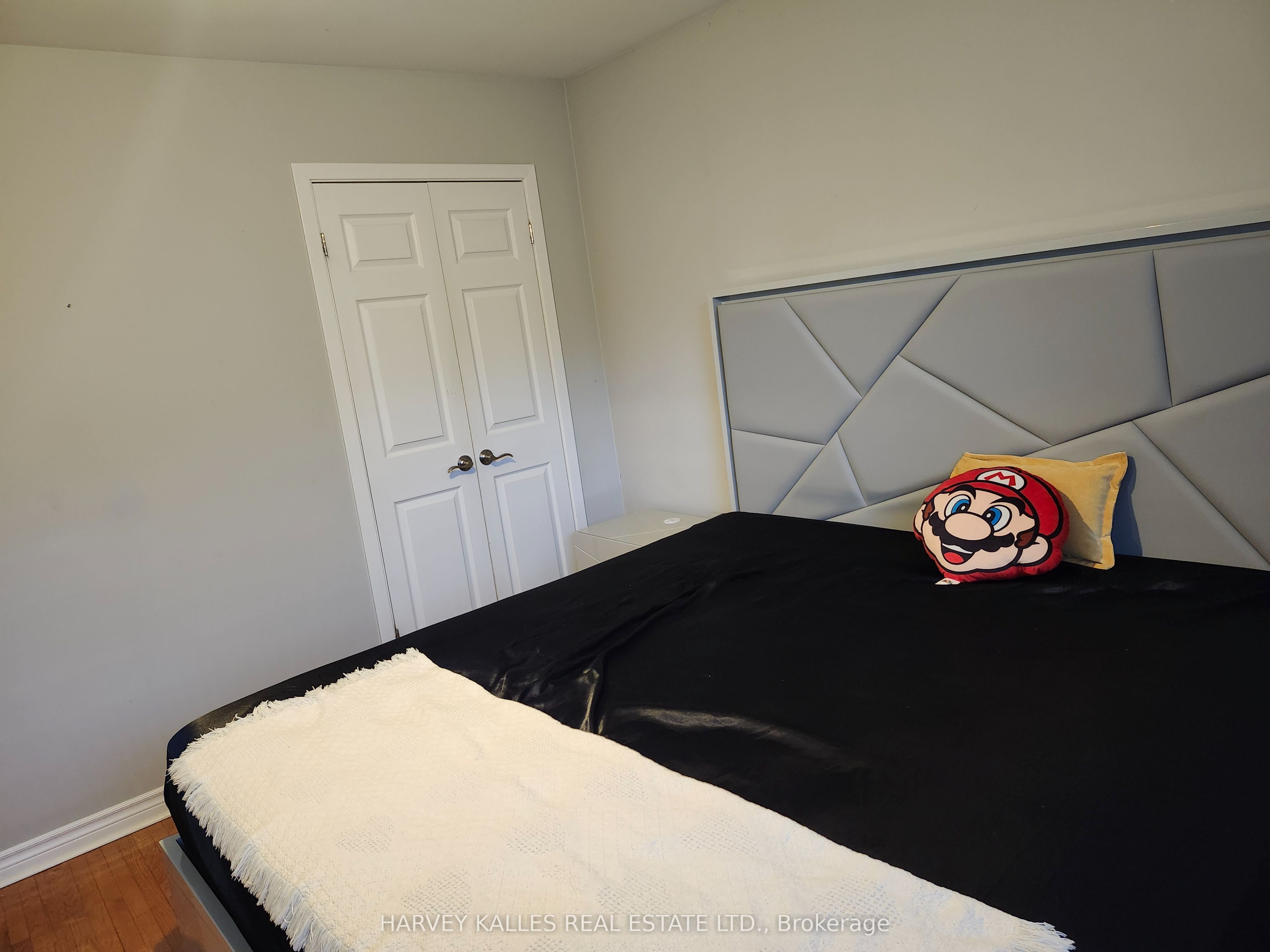 2379 Hensall Street Property Photo 21