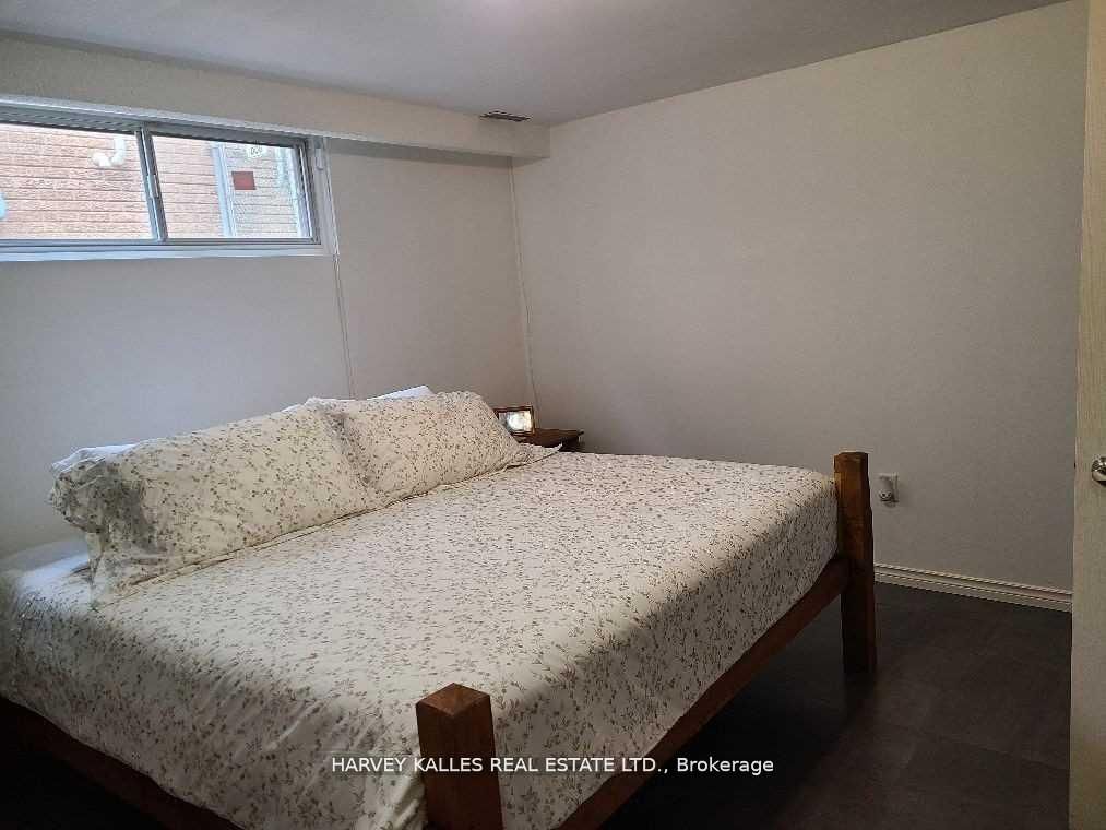 2379 Hensall Street Property Photo 22
