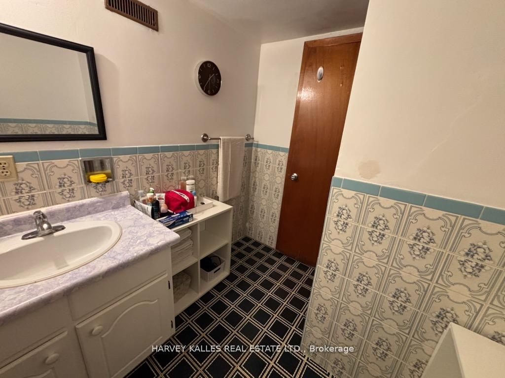 2379 Hensall Street Property Photo 27