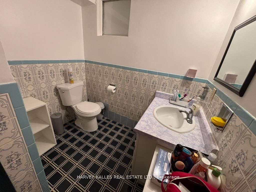 2379 Hensall Street Property Photo 28