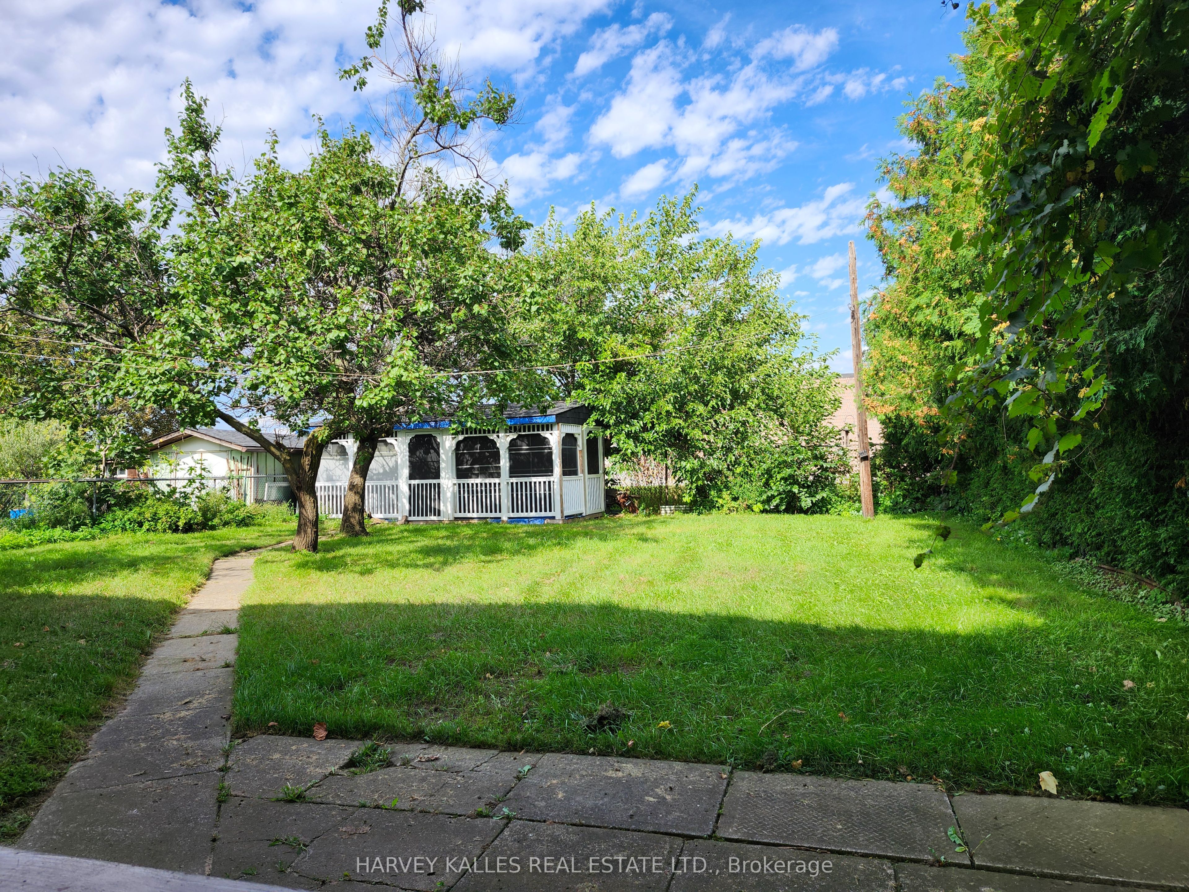2379 Hensall Street Property Photo 34