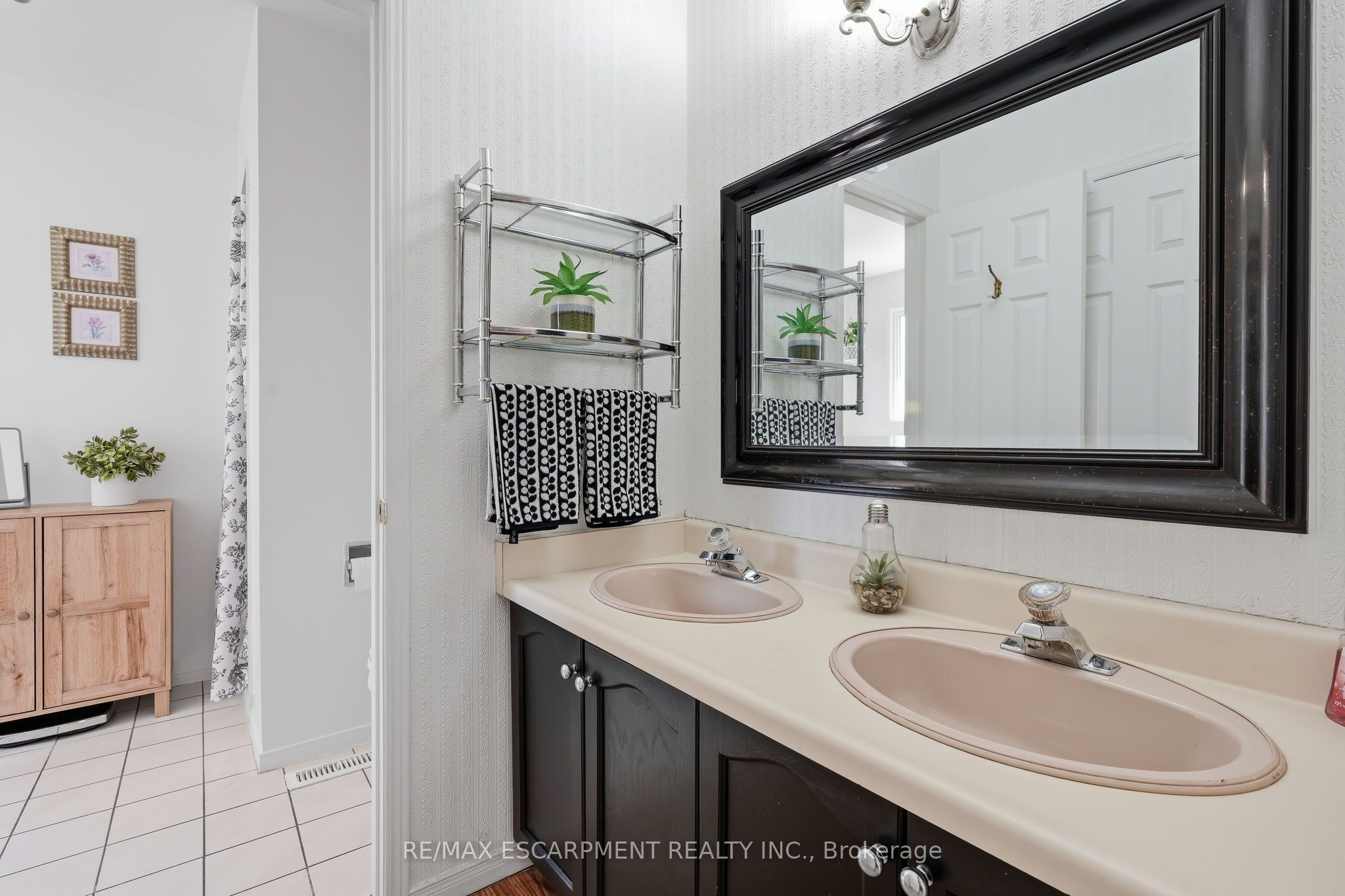 1058 Glenbrook Avenue Property Photo 19