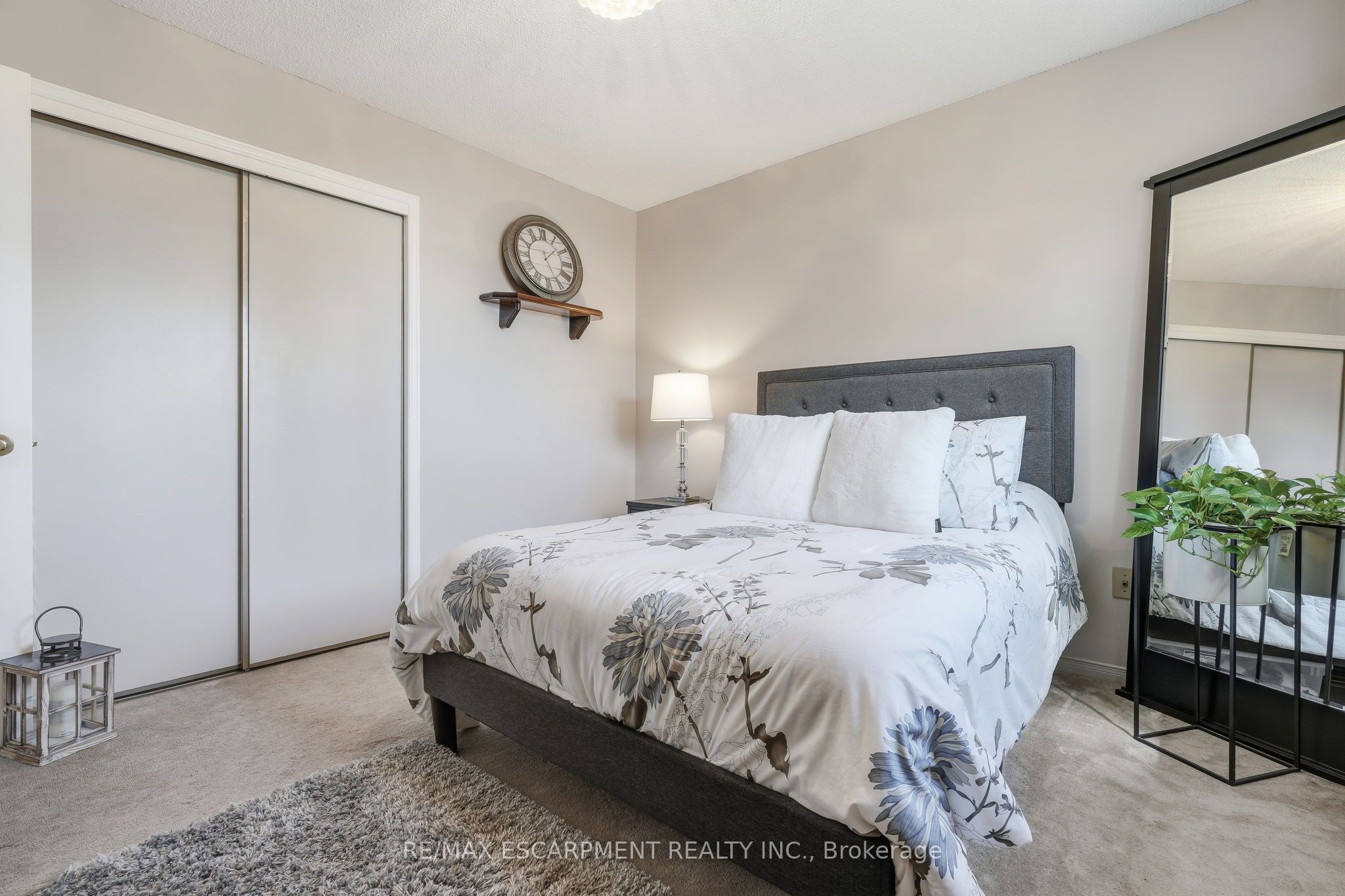 1058 Glenbrook Avenue Property Photo 24