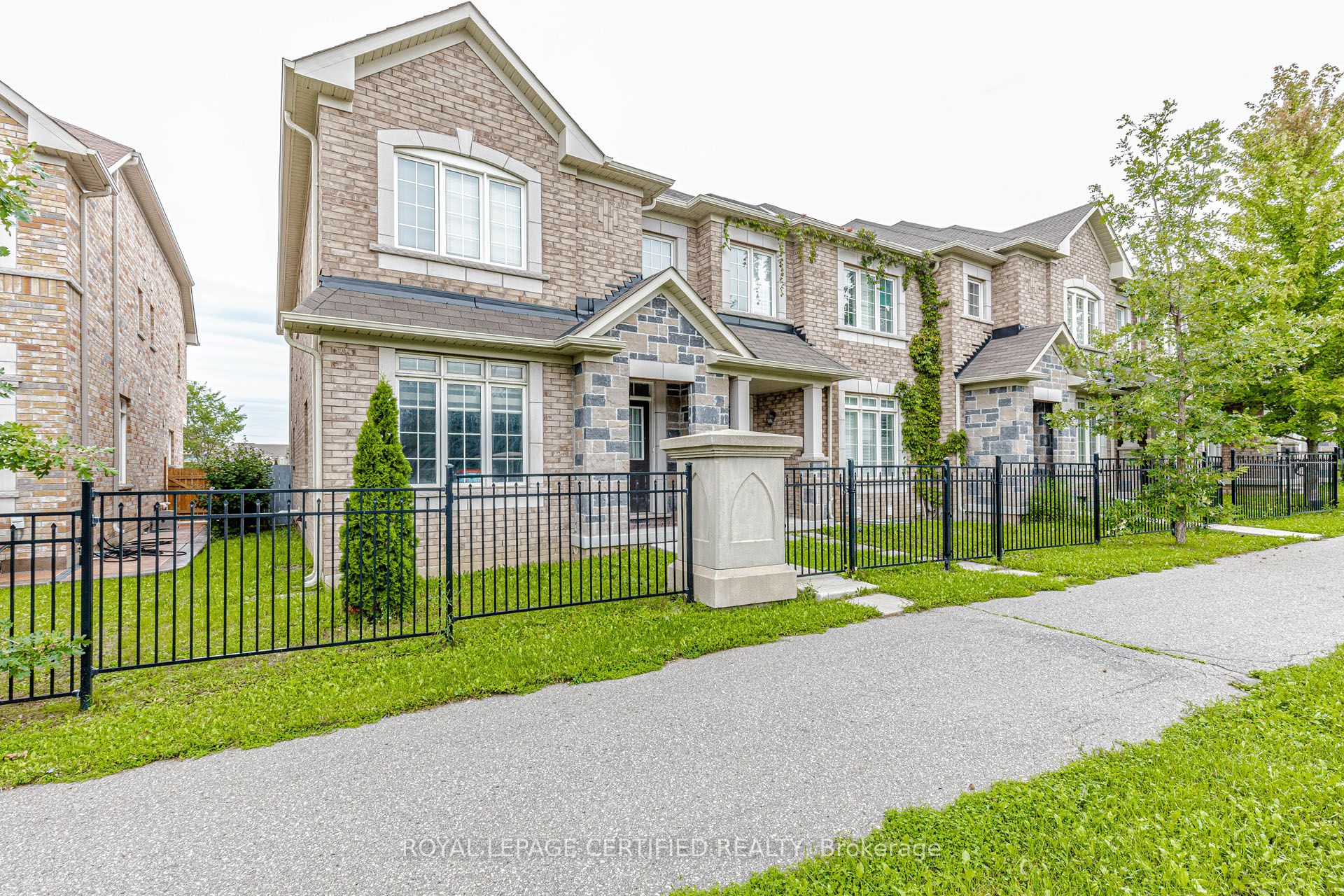 66 Hatton Court Property Photo 2