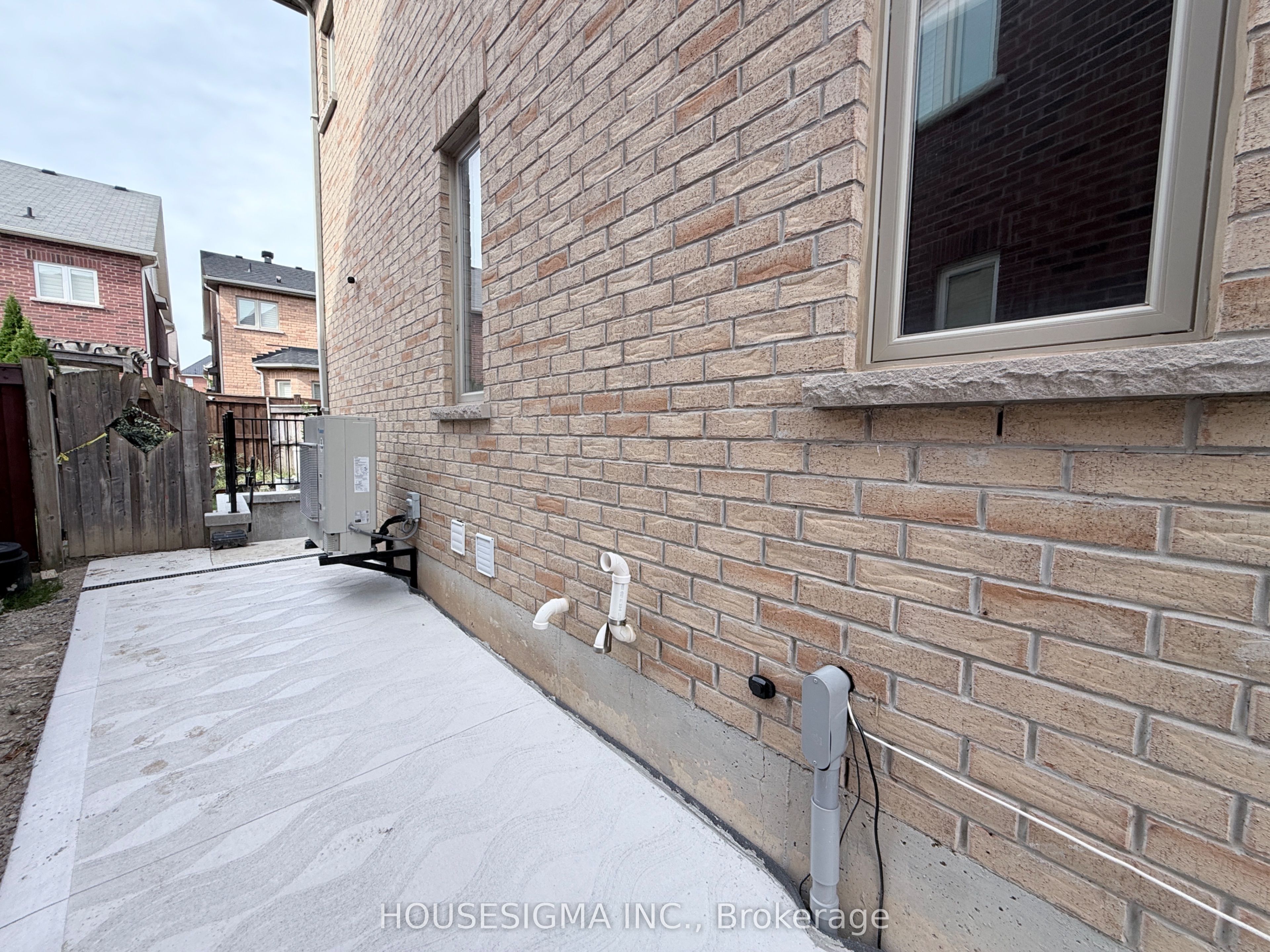 Basement Apartment - 438 Tilt Point Property Photo 18