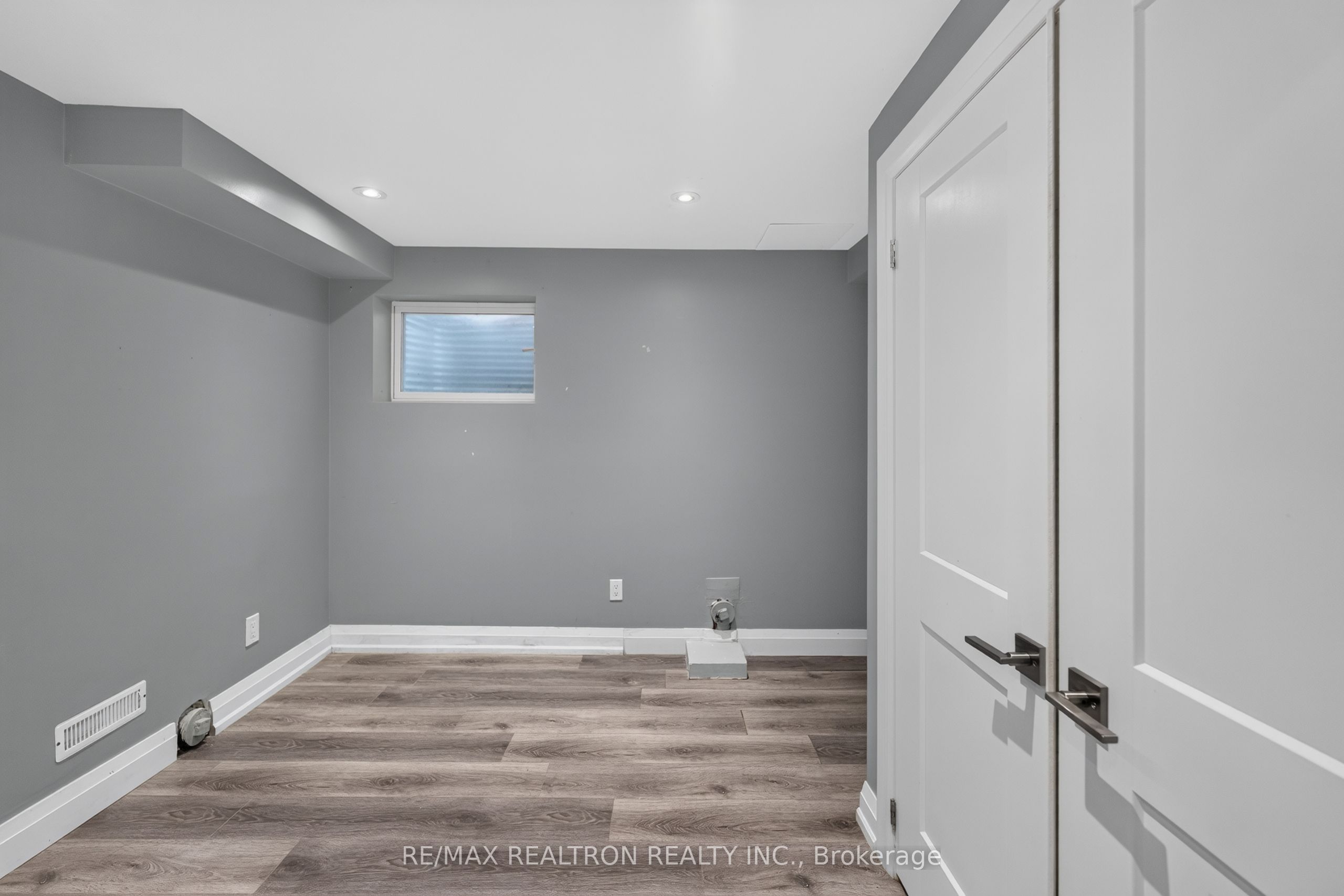 10 Richvale Drive S Lower Property Photo 18