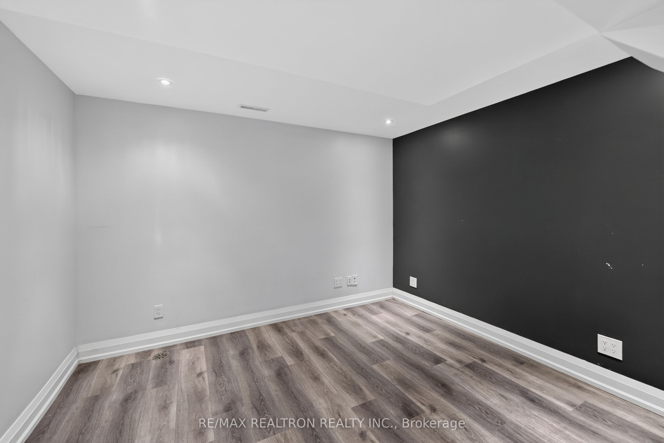 10 Richvale Drive S Lower Property Photo 21
