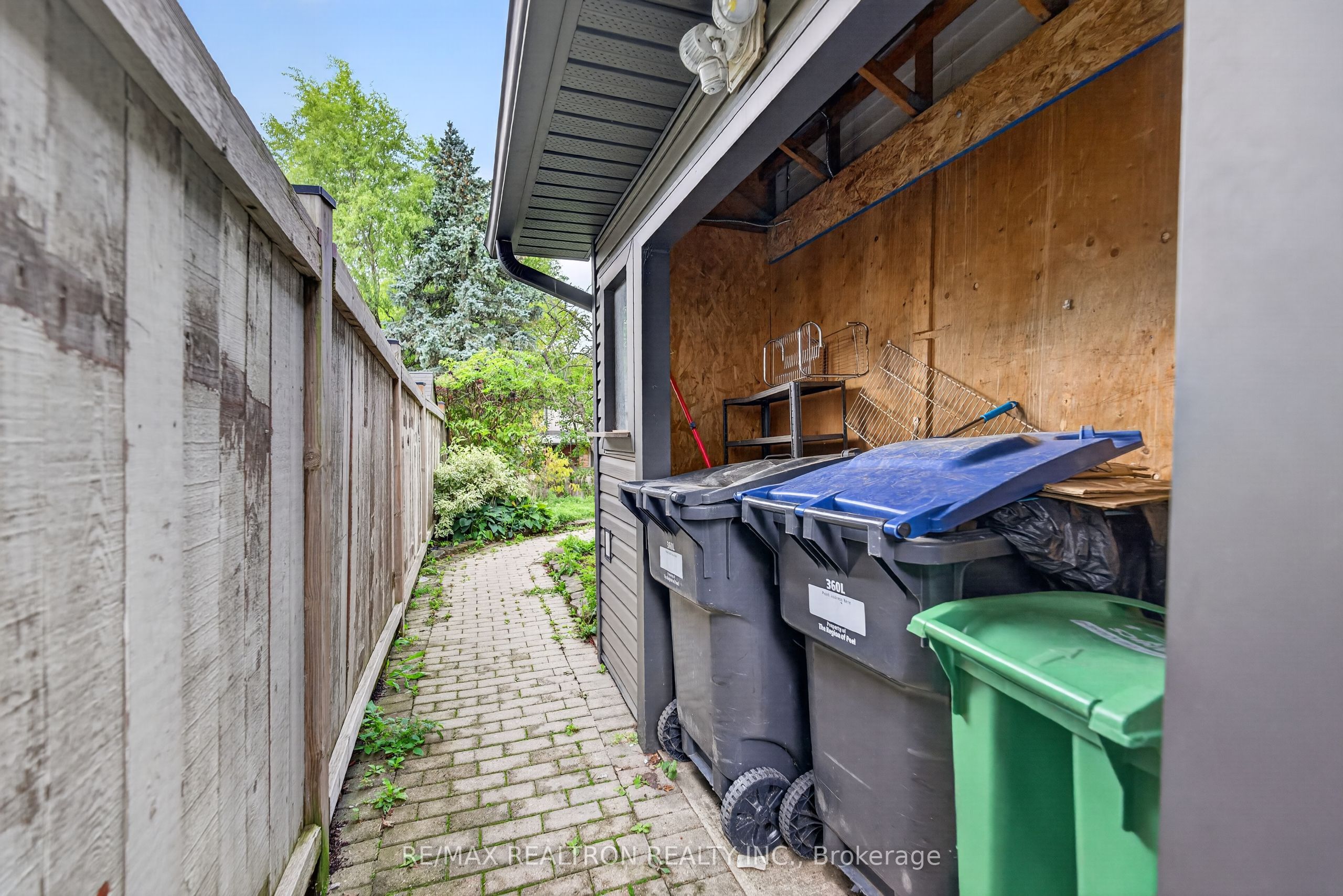 10 Richvale Drive S Lower Property Photo 24