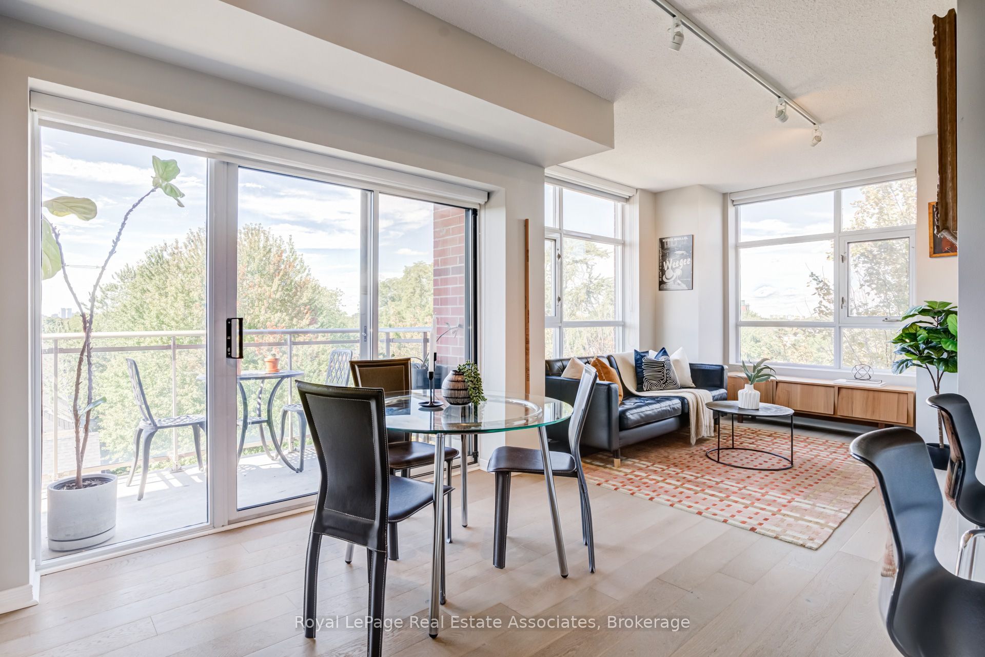 2495 Dundas Street W 605 Property Photo 1