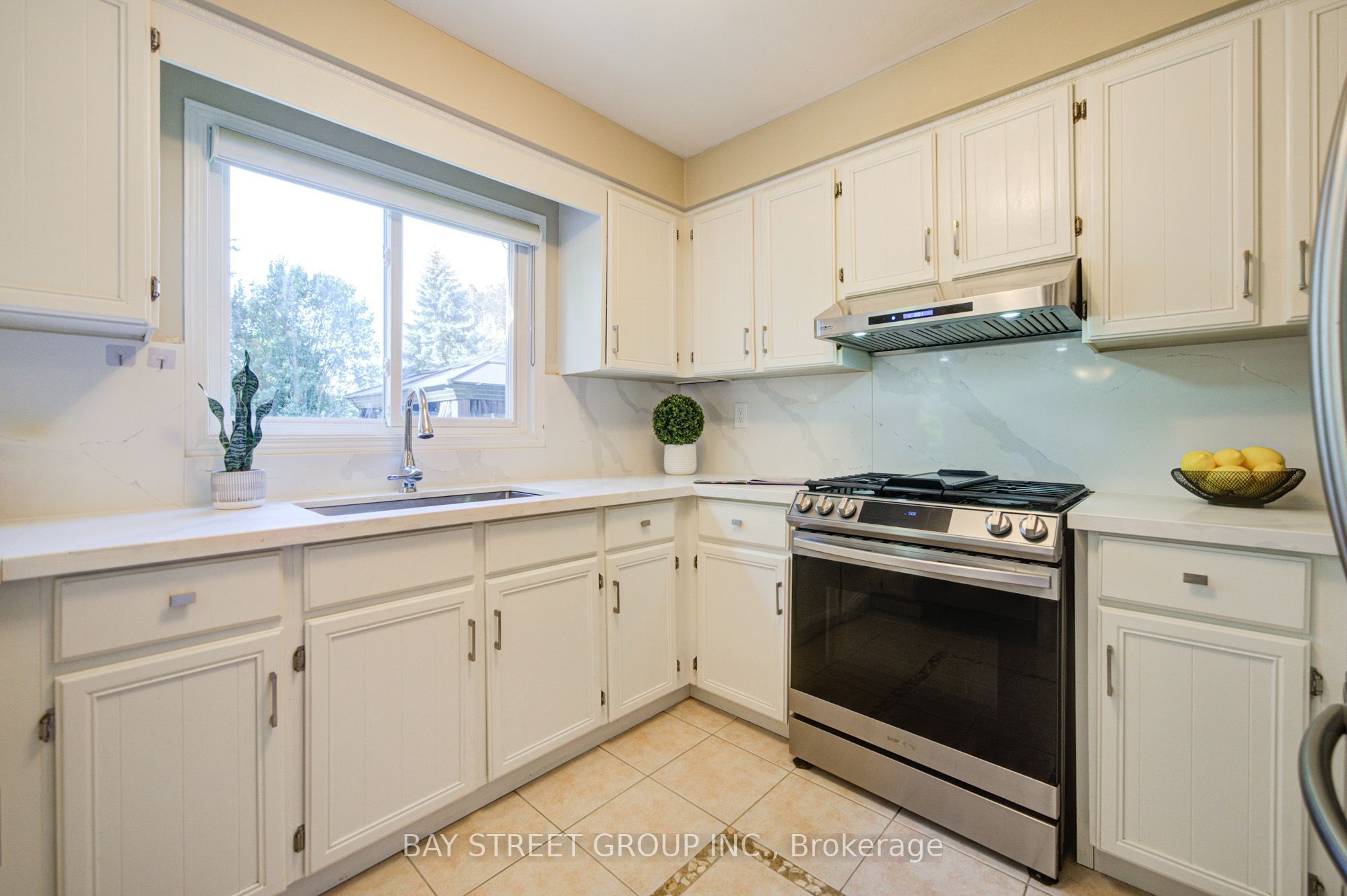 1348 Windrush Drive Property Photo 10