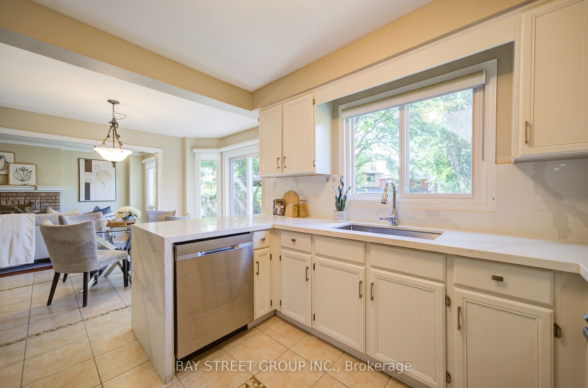 1348 Windrush Drive Property Photo 11