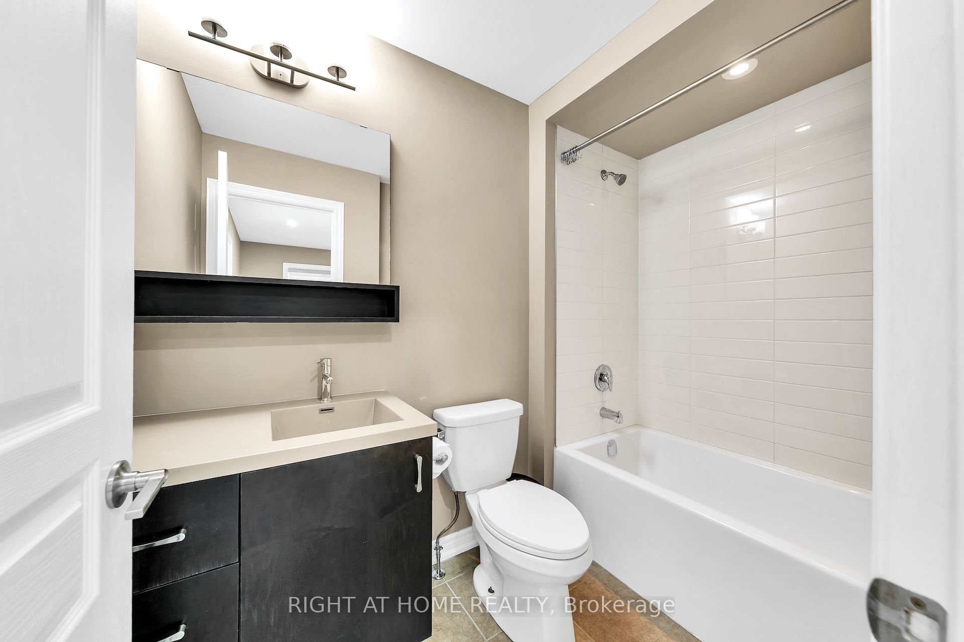 397 Hardwick Common Property Photo 15
