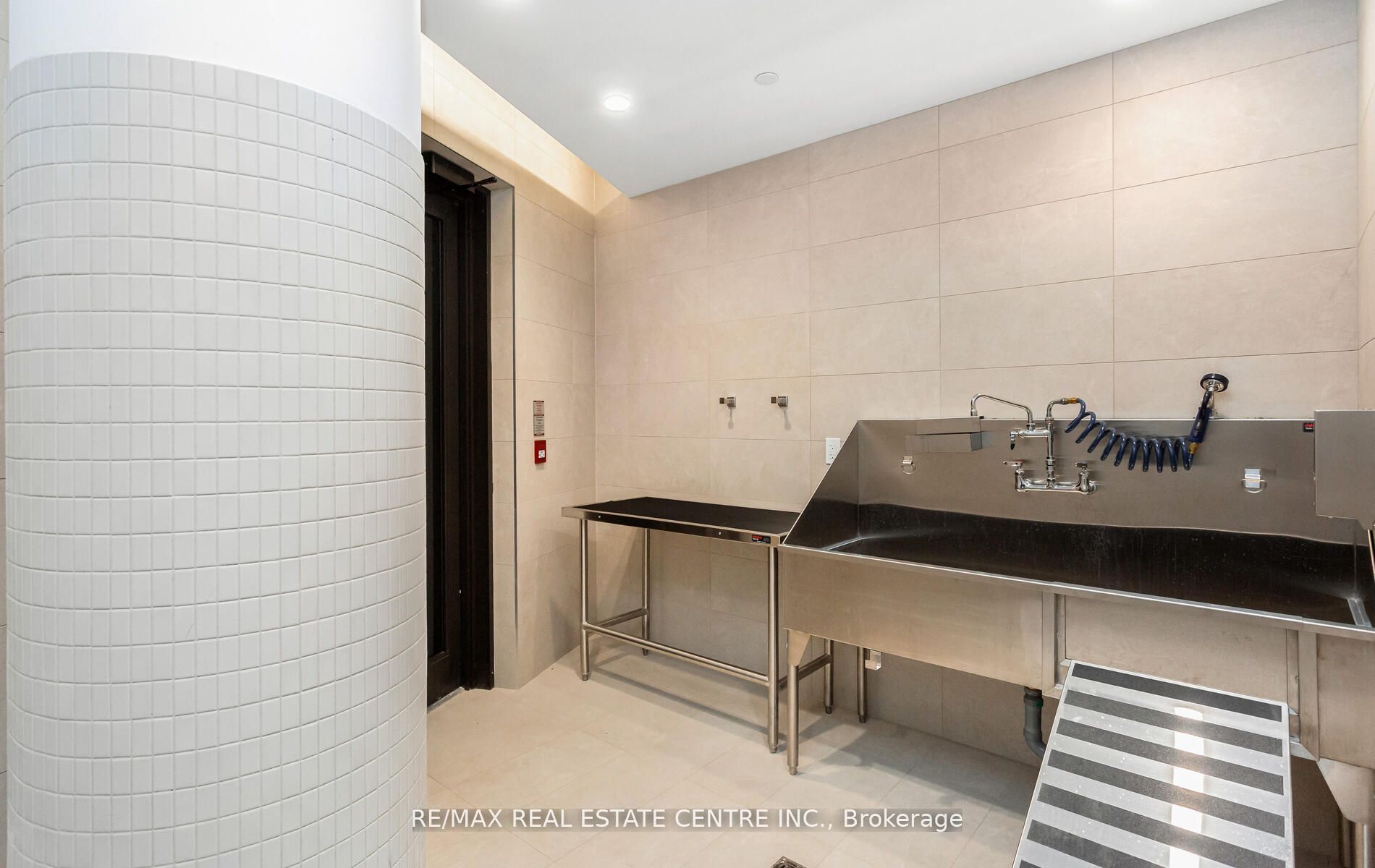 3006 William Cutmore Boulevard 210 Property Photo 9