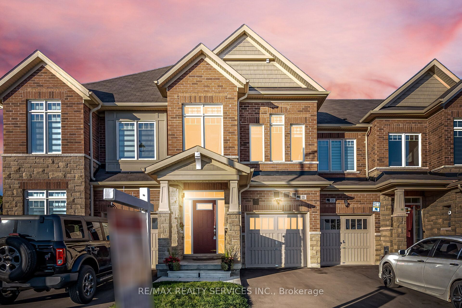 33 Sparrowbrook Street