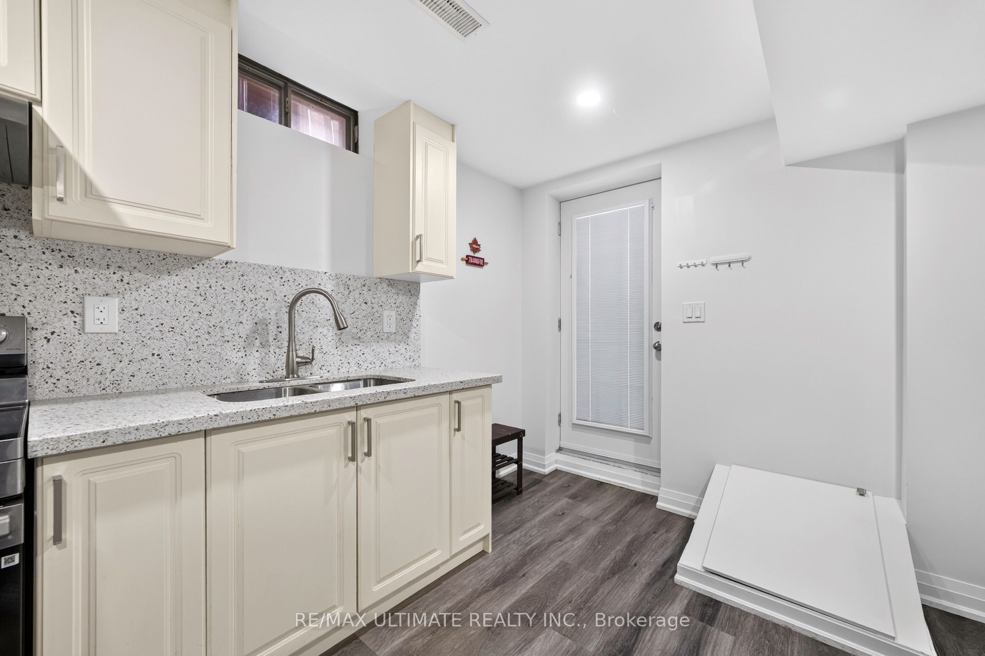 82 Yellow Brick Road Property Photo 9