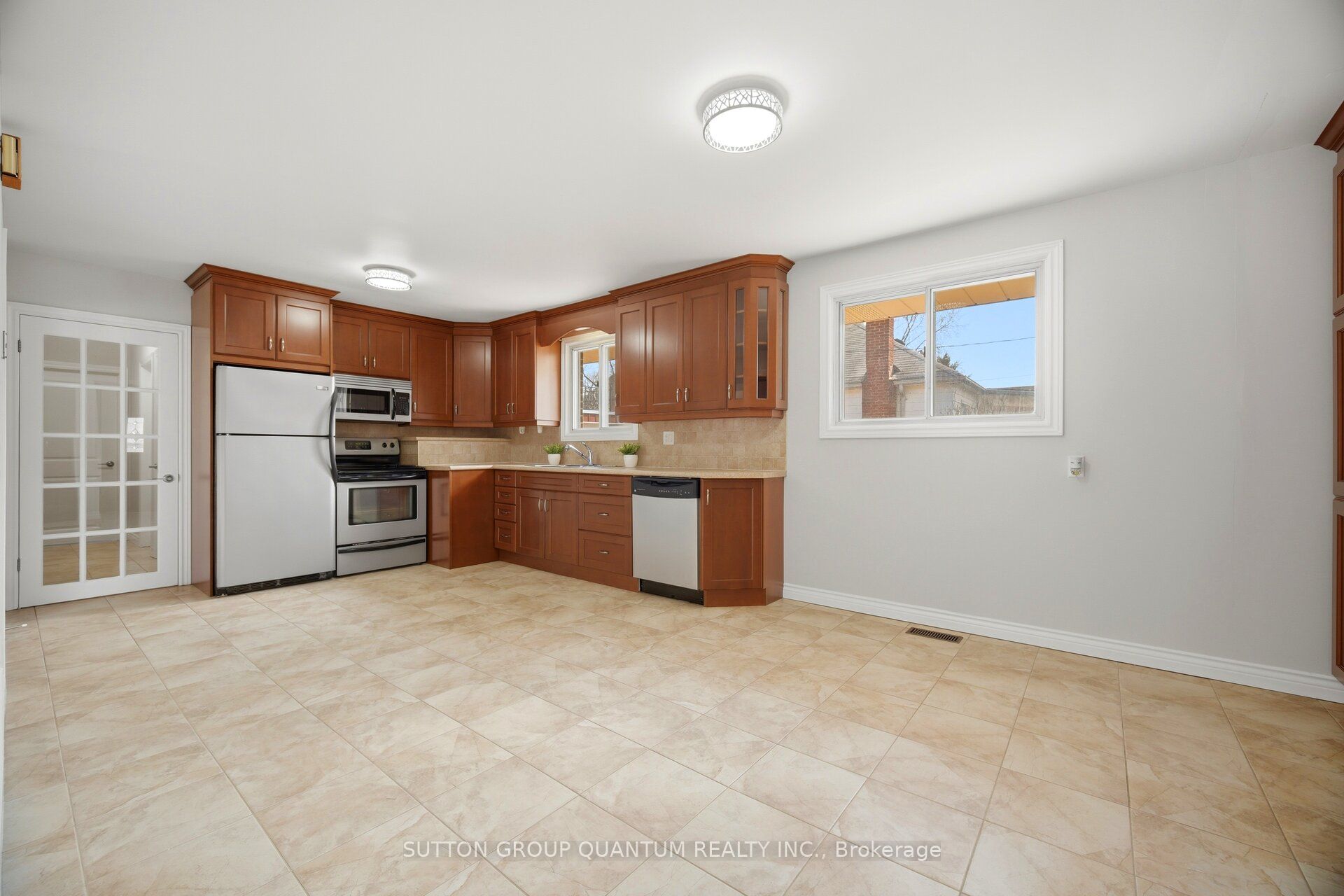 126 Angelene Street Property Photo 11