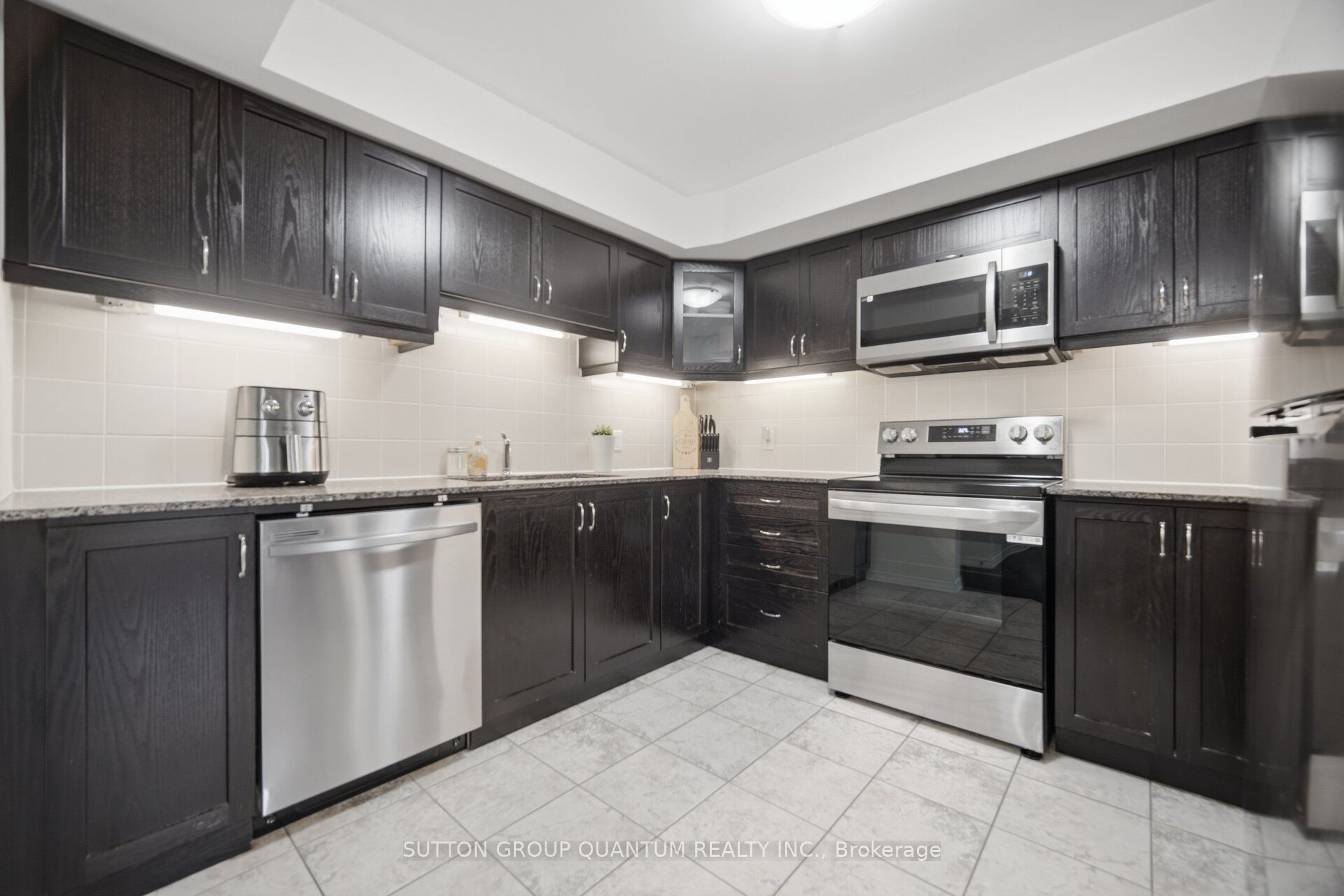 2441 Greenwich Drive 37 Property Photo 10
