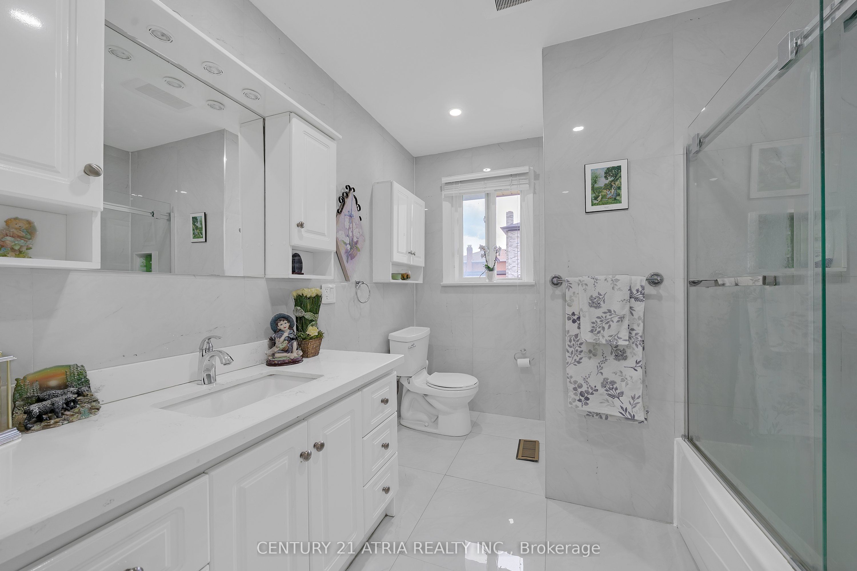 110 Harding Avenue Property Photo 10
