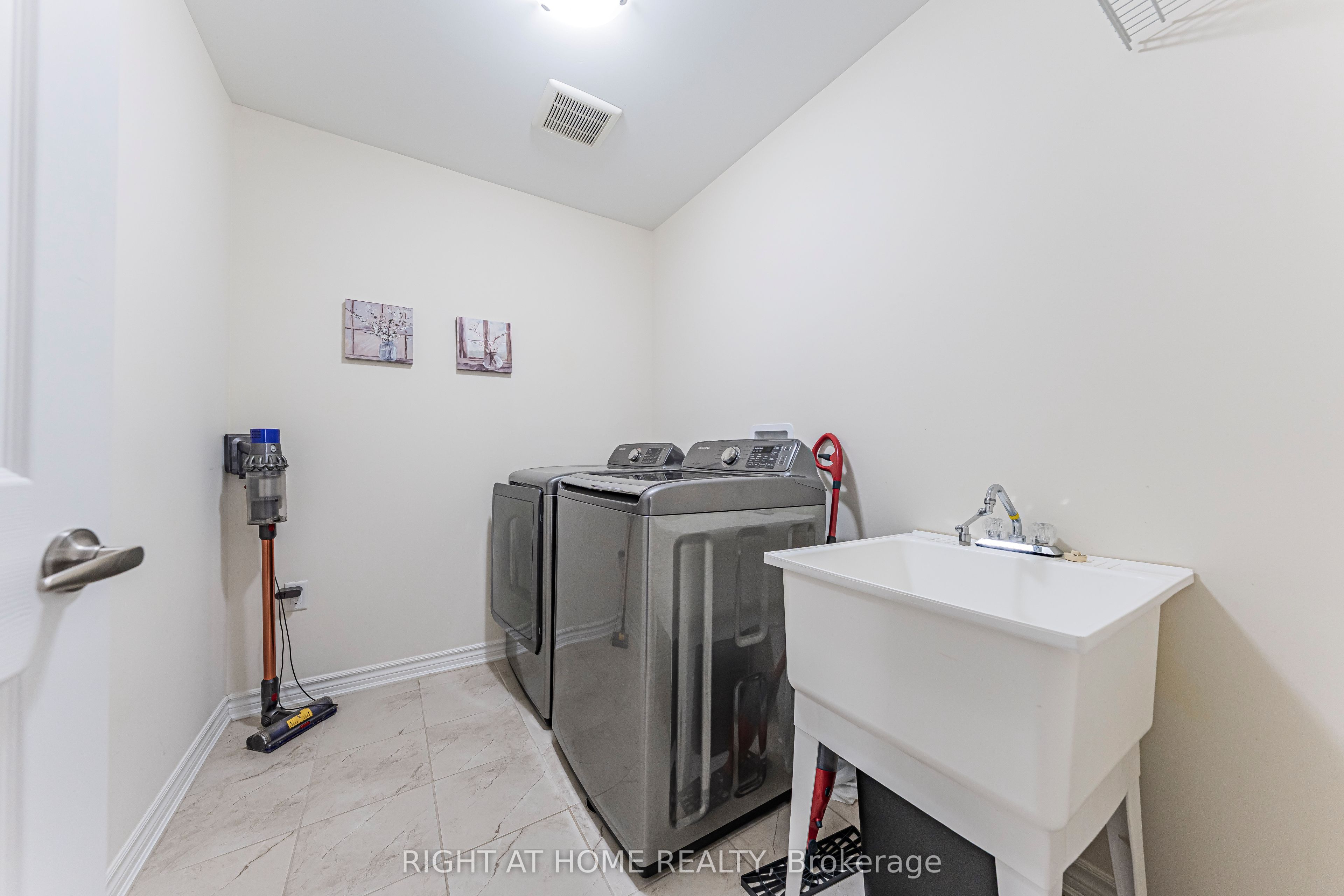 1249 Leger Way Property Photo 24