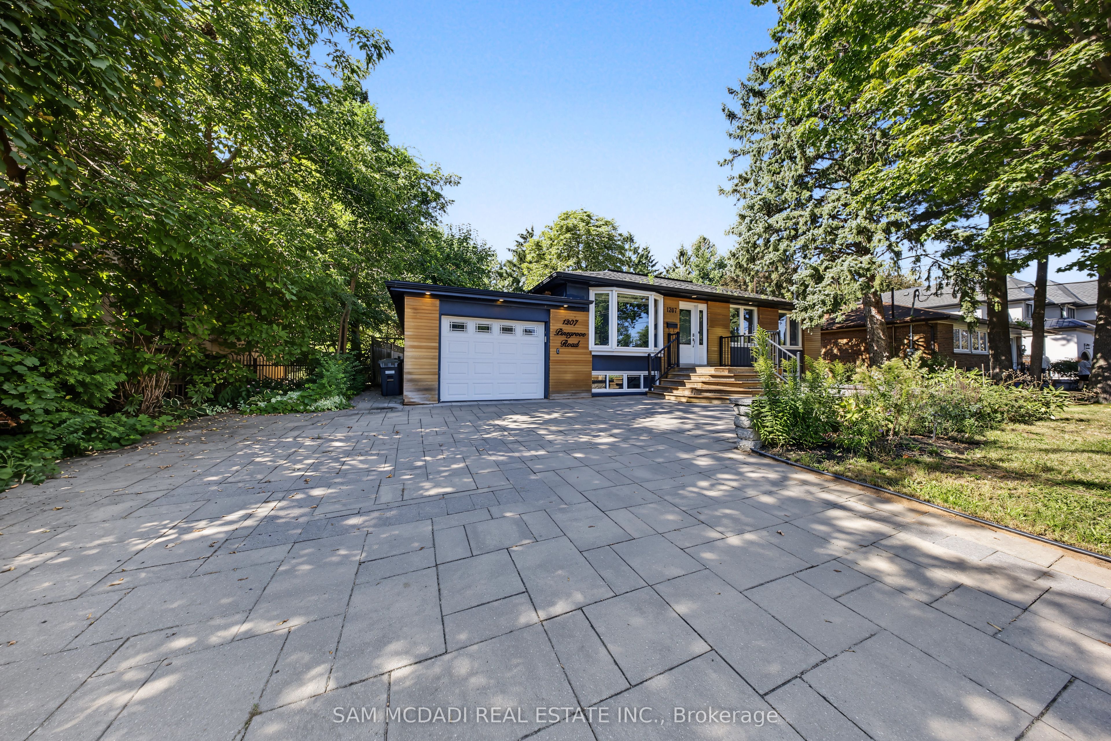 1207 Pinegrove Road Property Photo 1