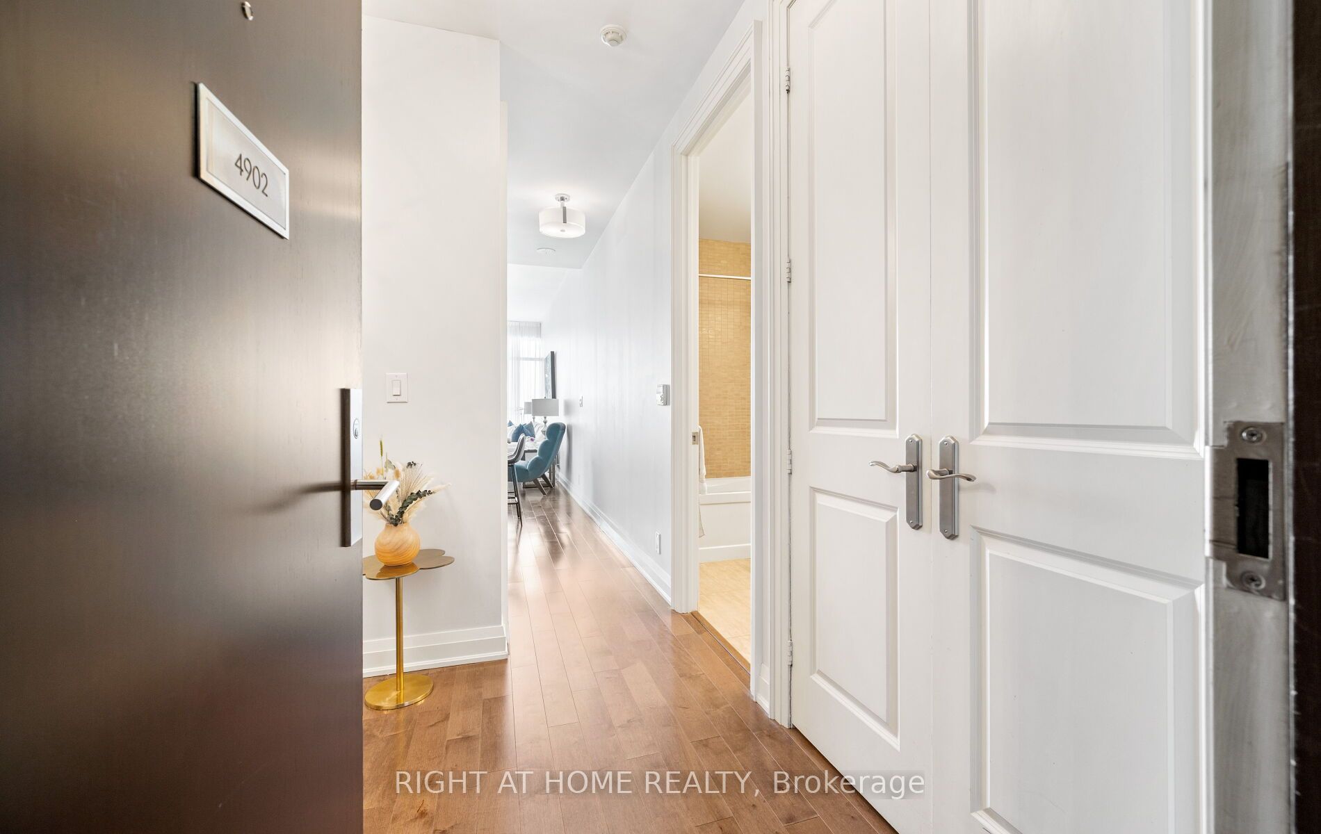 50 Absolute Avenue 4902 Lph Property Photo 4
