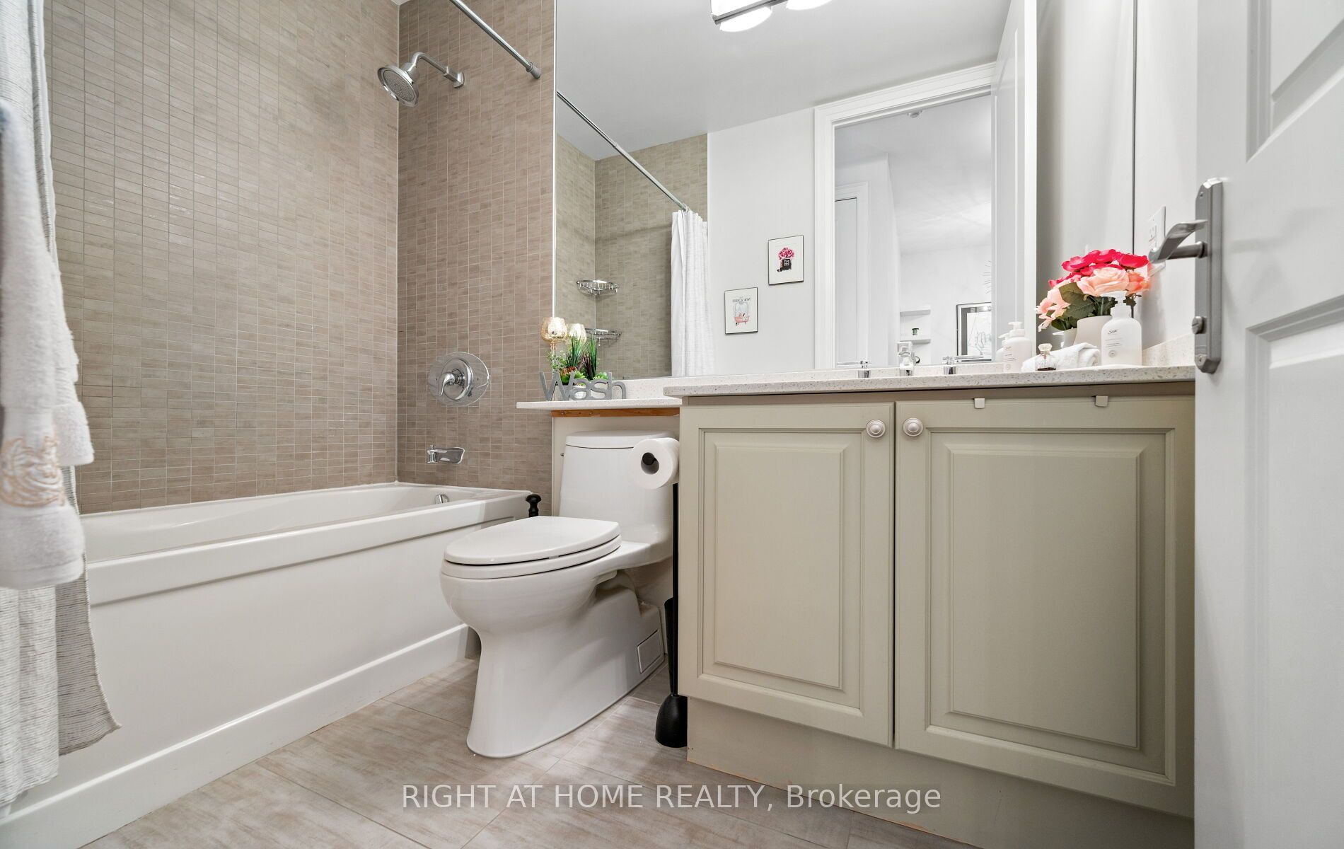 50 Absolute Avenue 4902 Lph Property Photo 7
