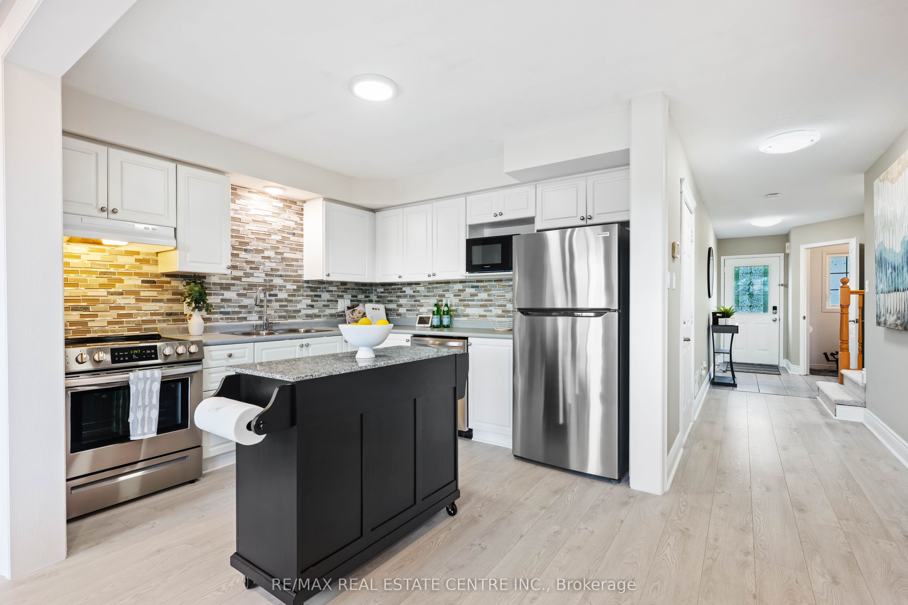 53 Benjamin Crescent Property Photo 10