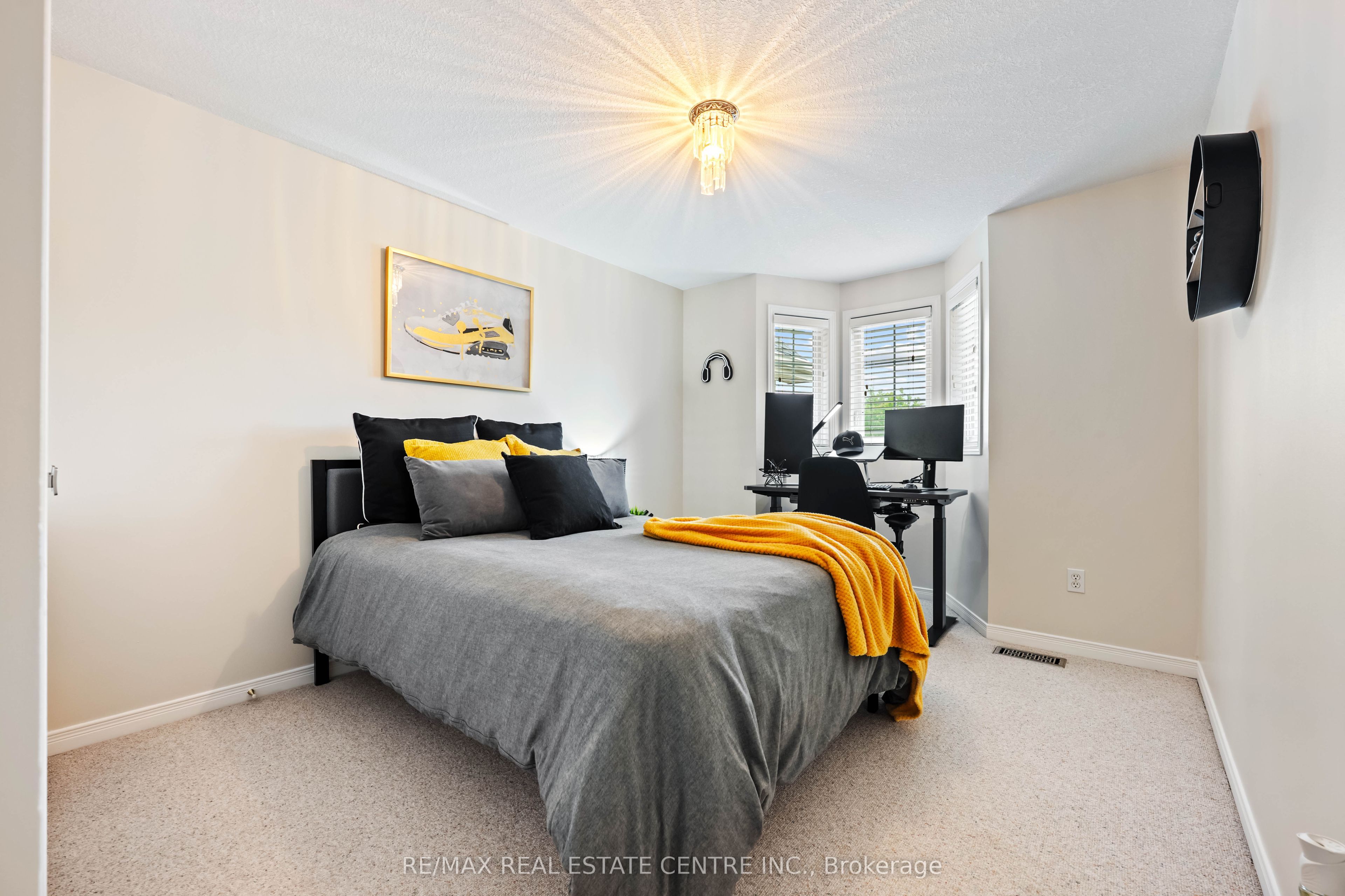 53 Benjamin Crescent Property Photo 35