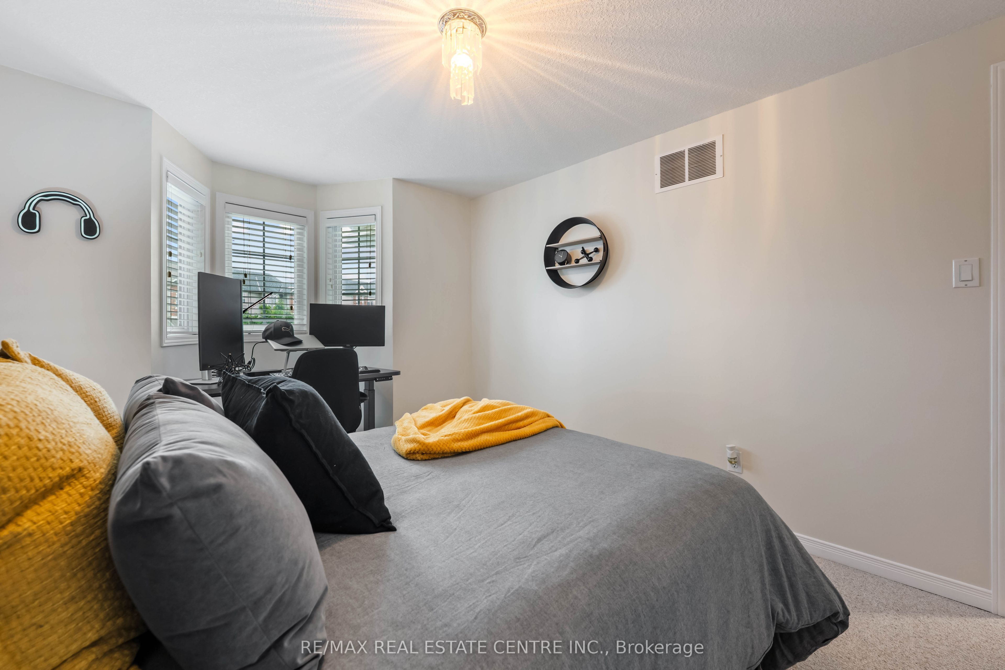 53 Benjamin Crescent Property Photo 36