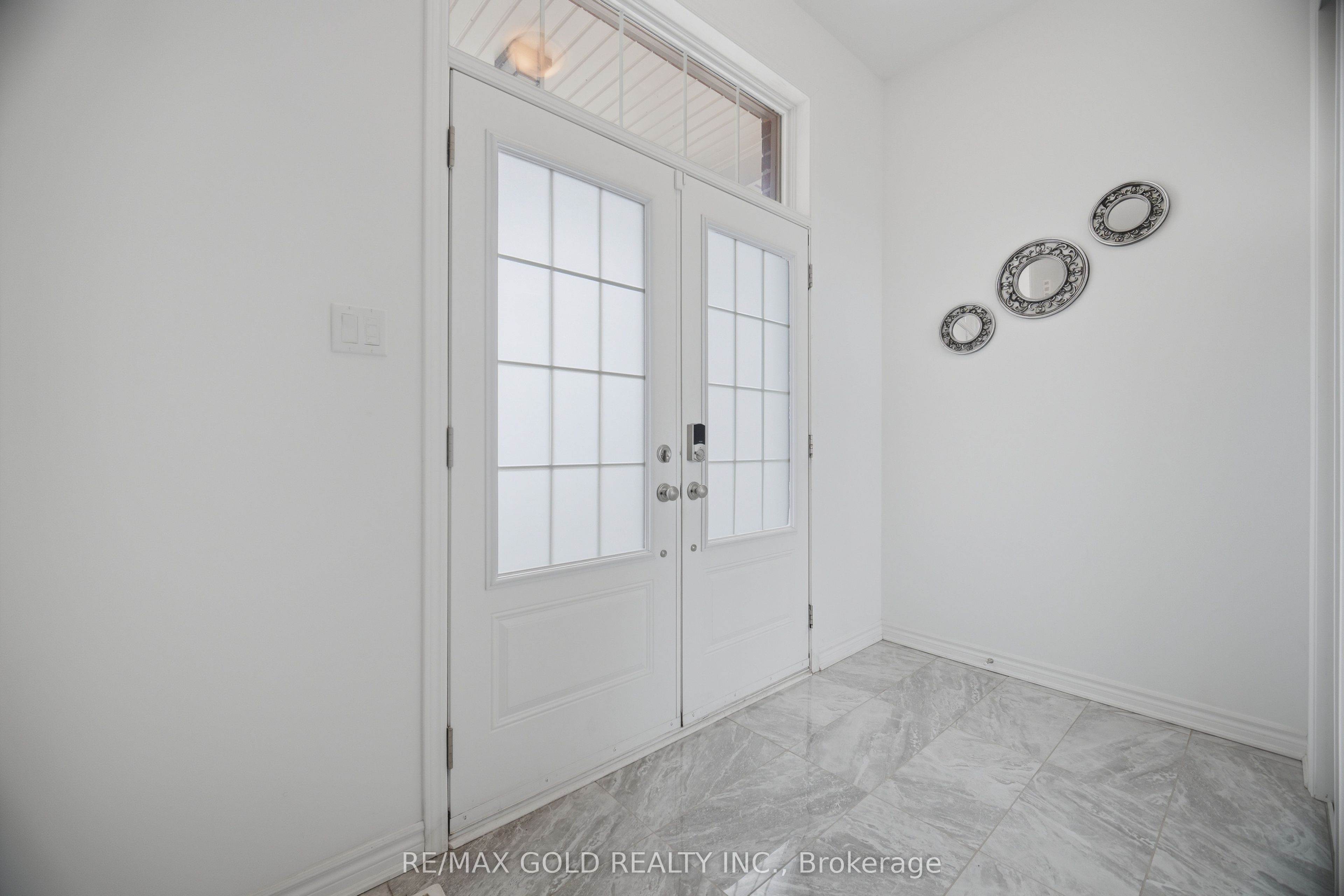 526 Kennedy Circle W Property Photo 12