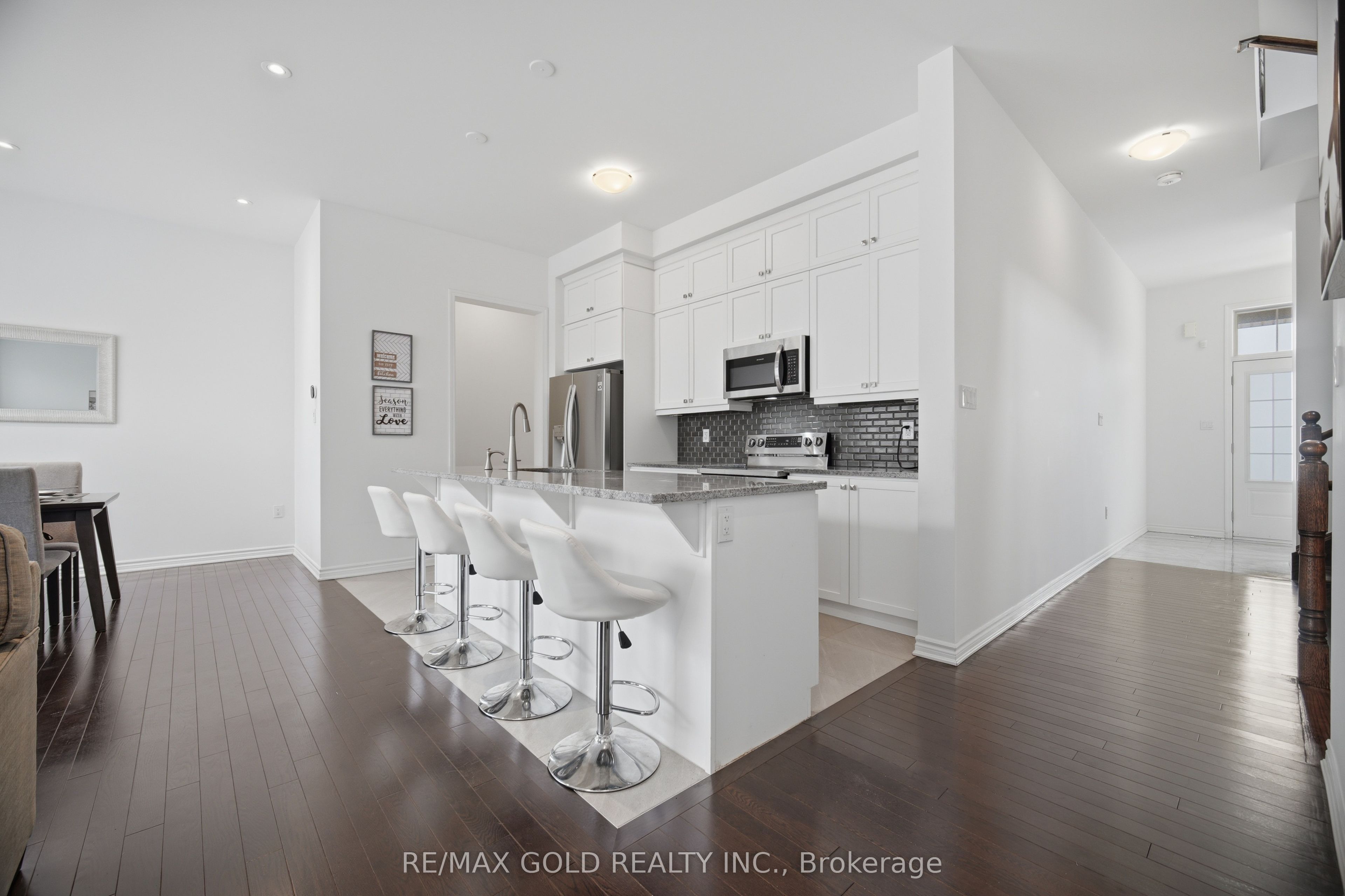 526 Kennedy Circle W Property Photo 16