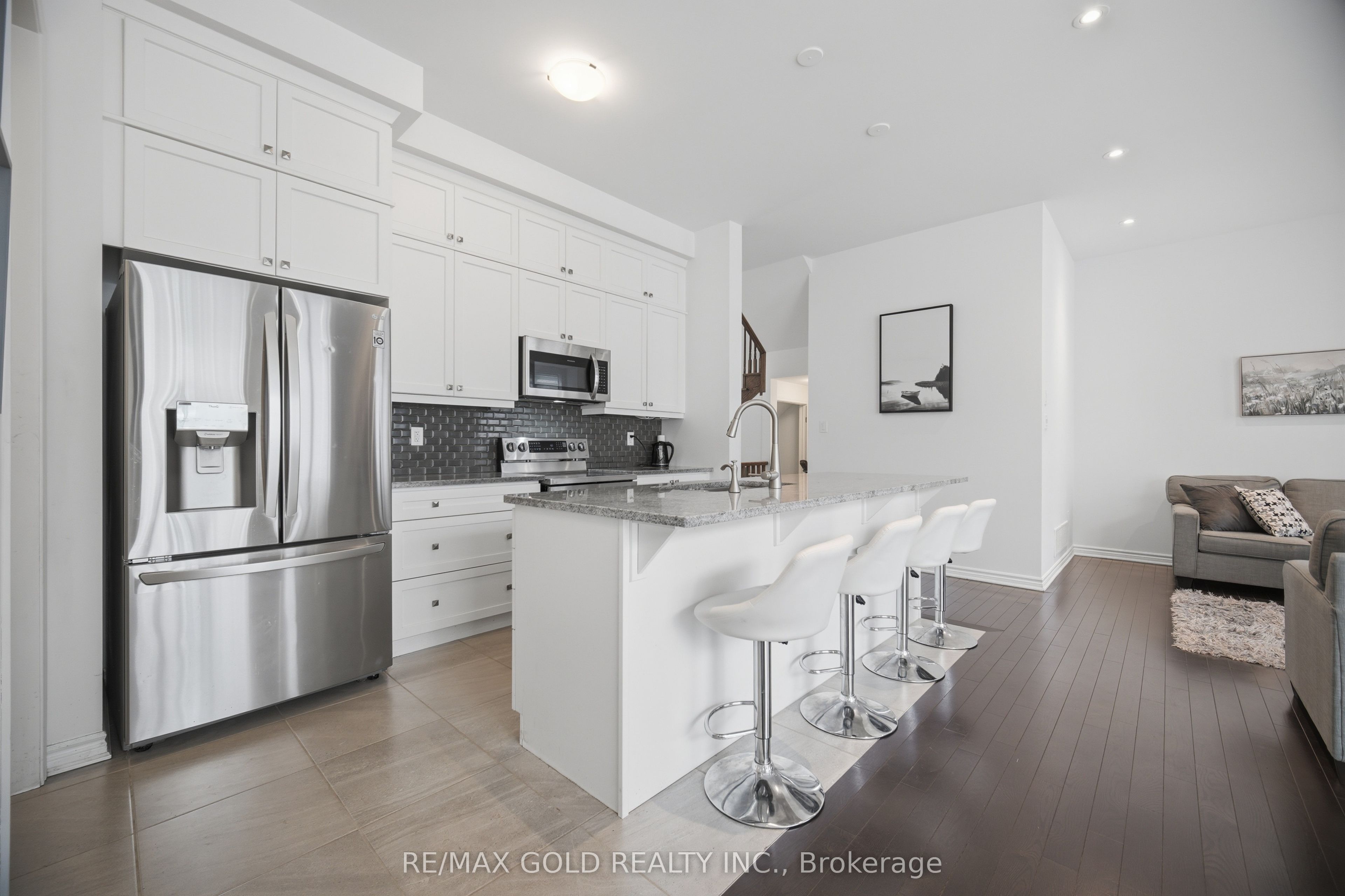 526 Kennedy Circle W Property Photo 17