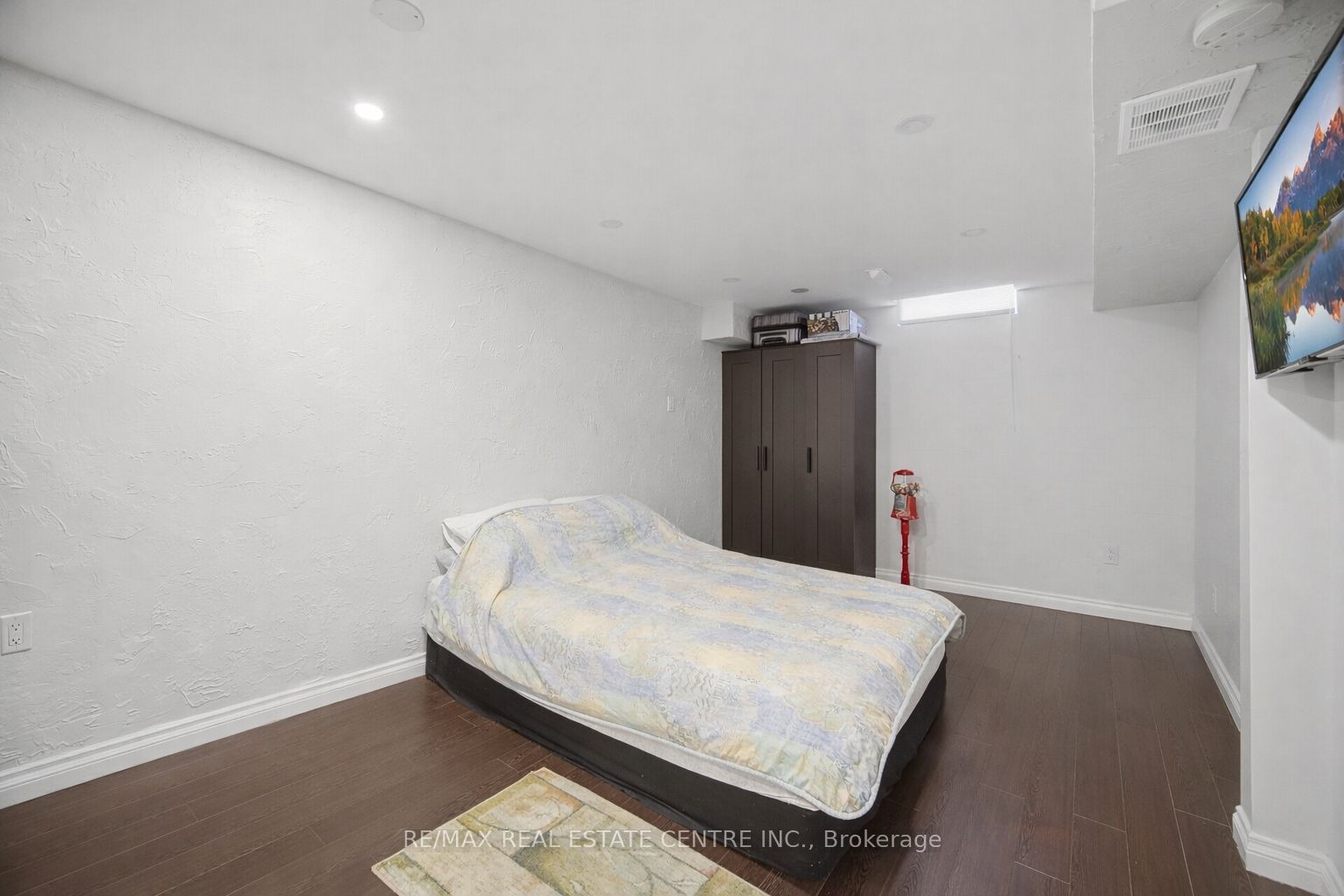 11 Sheringham Street Property Photo 36