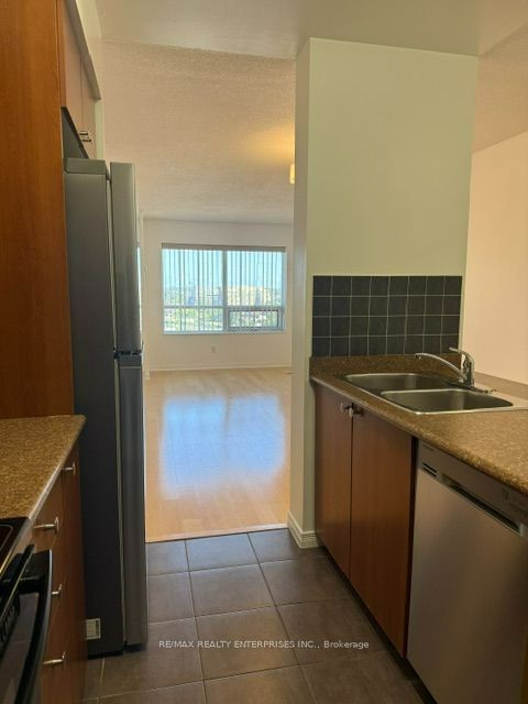 61 Heintzman Street 1310 Property Photo 10