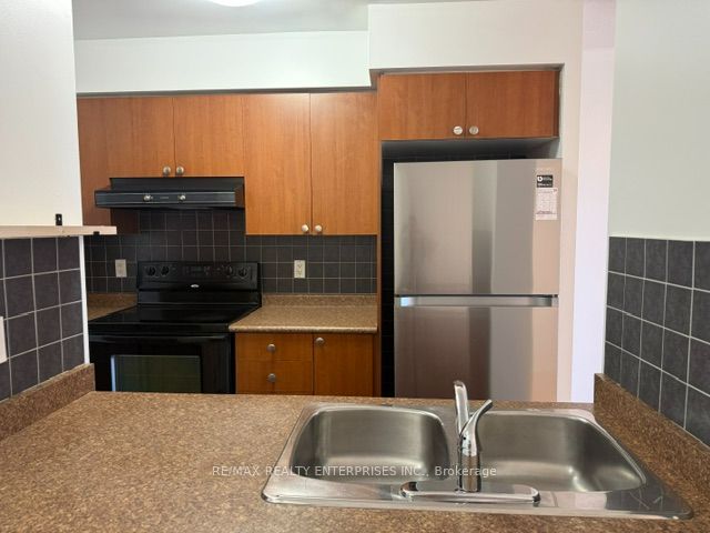 61 Heintzman Street 1310 Property Photo 11