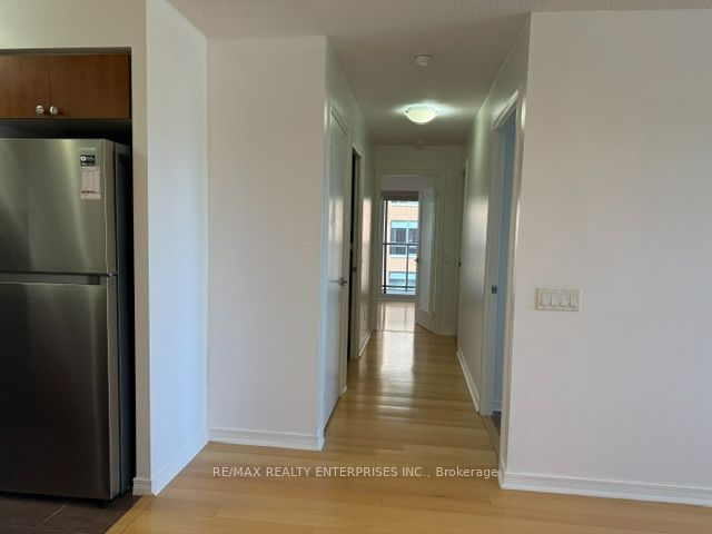 61 Heintzman Street 1310 Property Photo 12