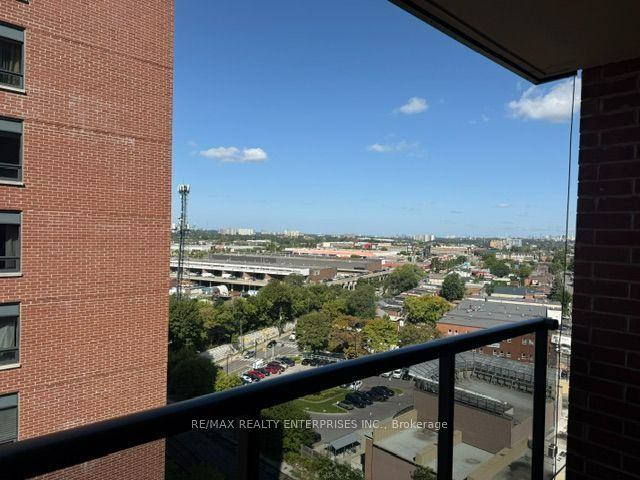 61 Heintzman Street 1310 Property Photo 24