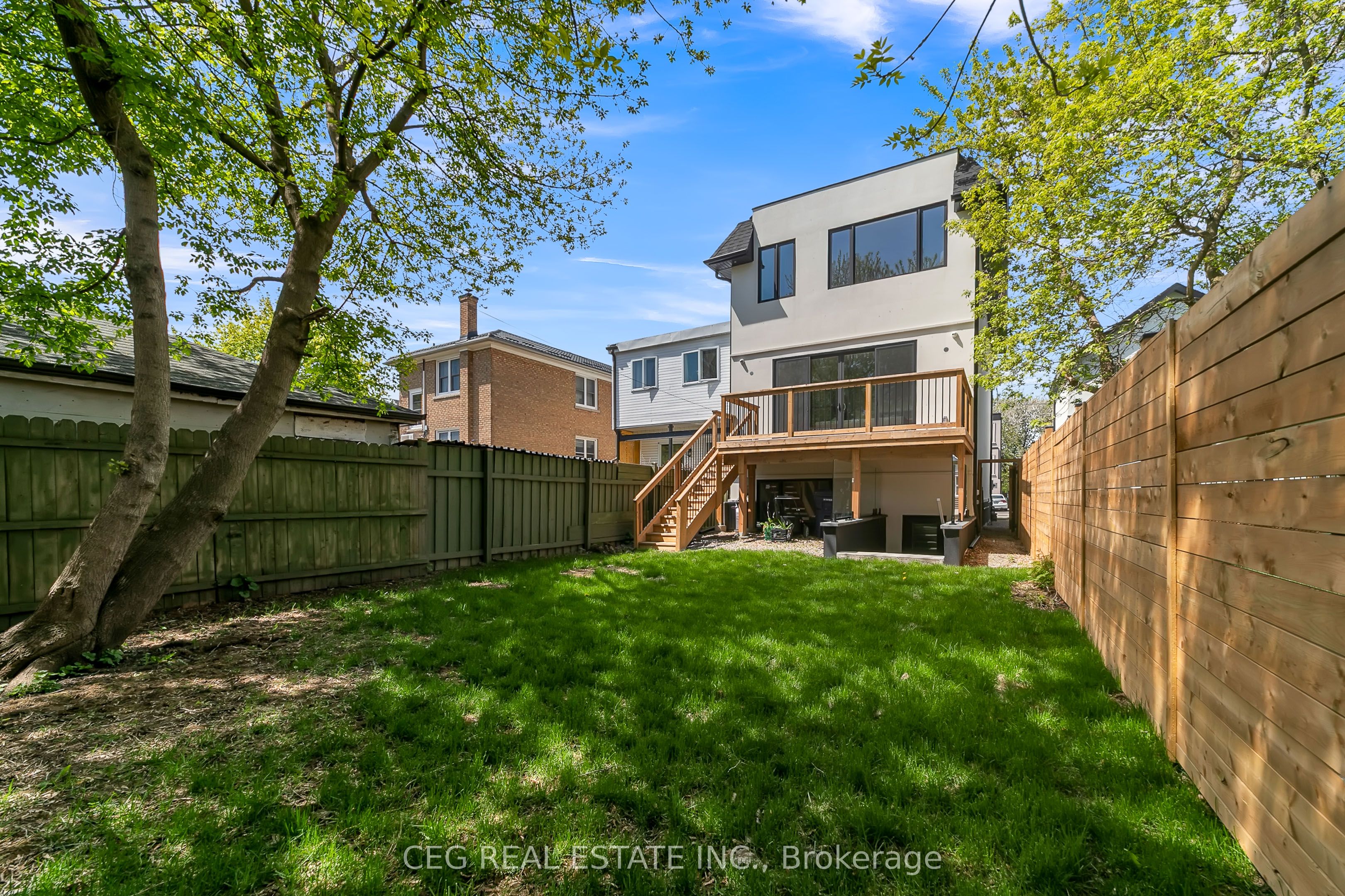 21 Sixteenth Street Property Photo 4