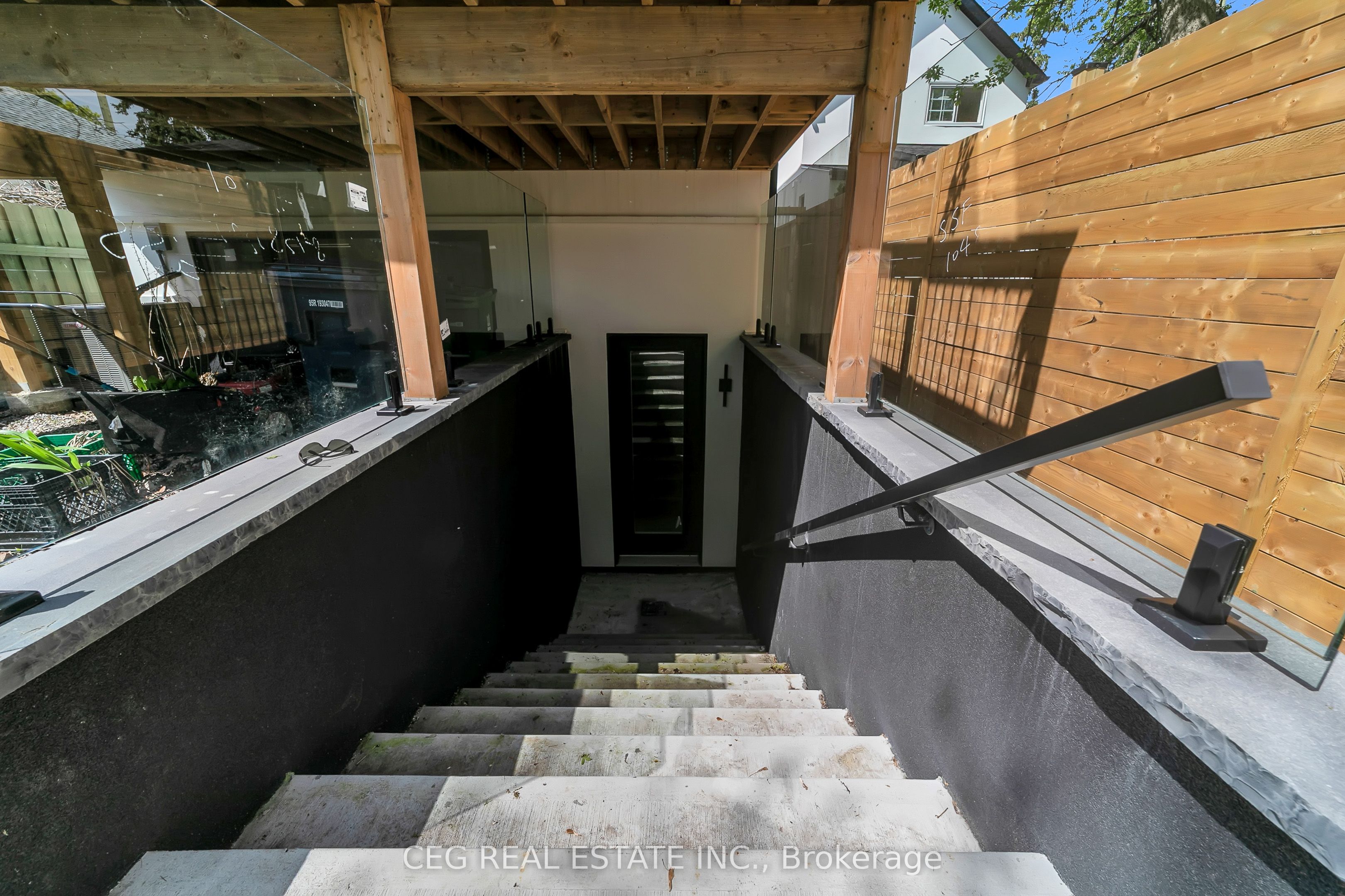 21 Sixteenth Street Property Photo 8
