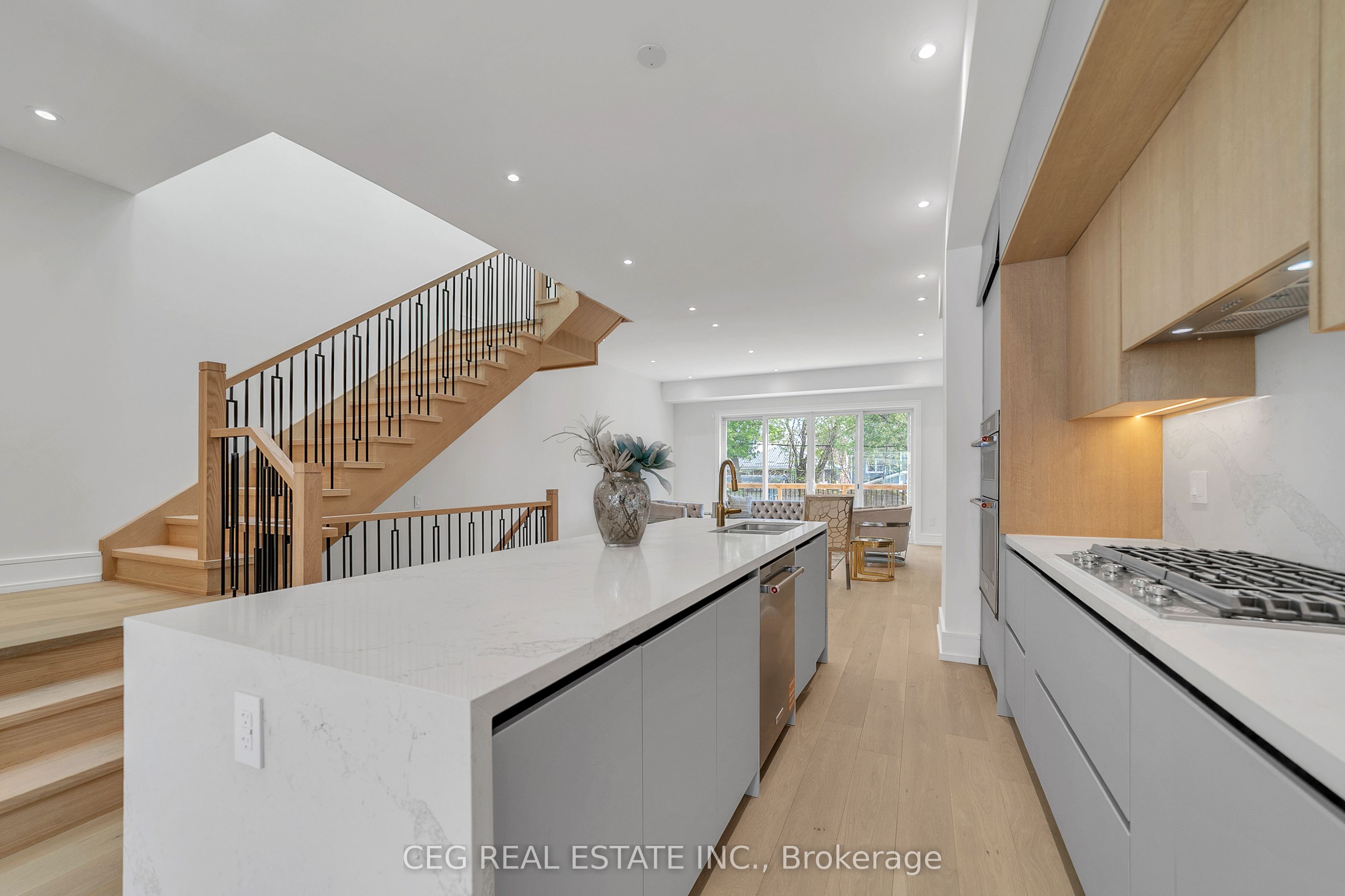21 Sixteenth Street Property Photo 16
