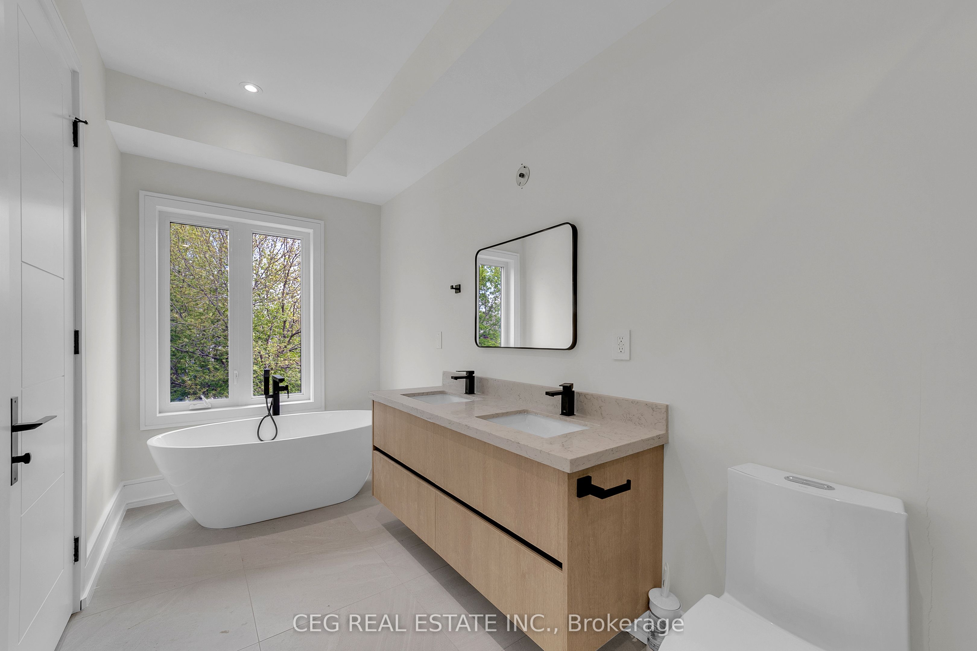 21 Sixteenth Street Property Photo 37