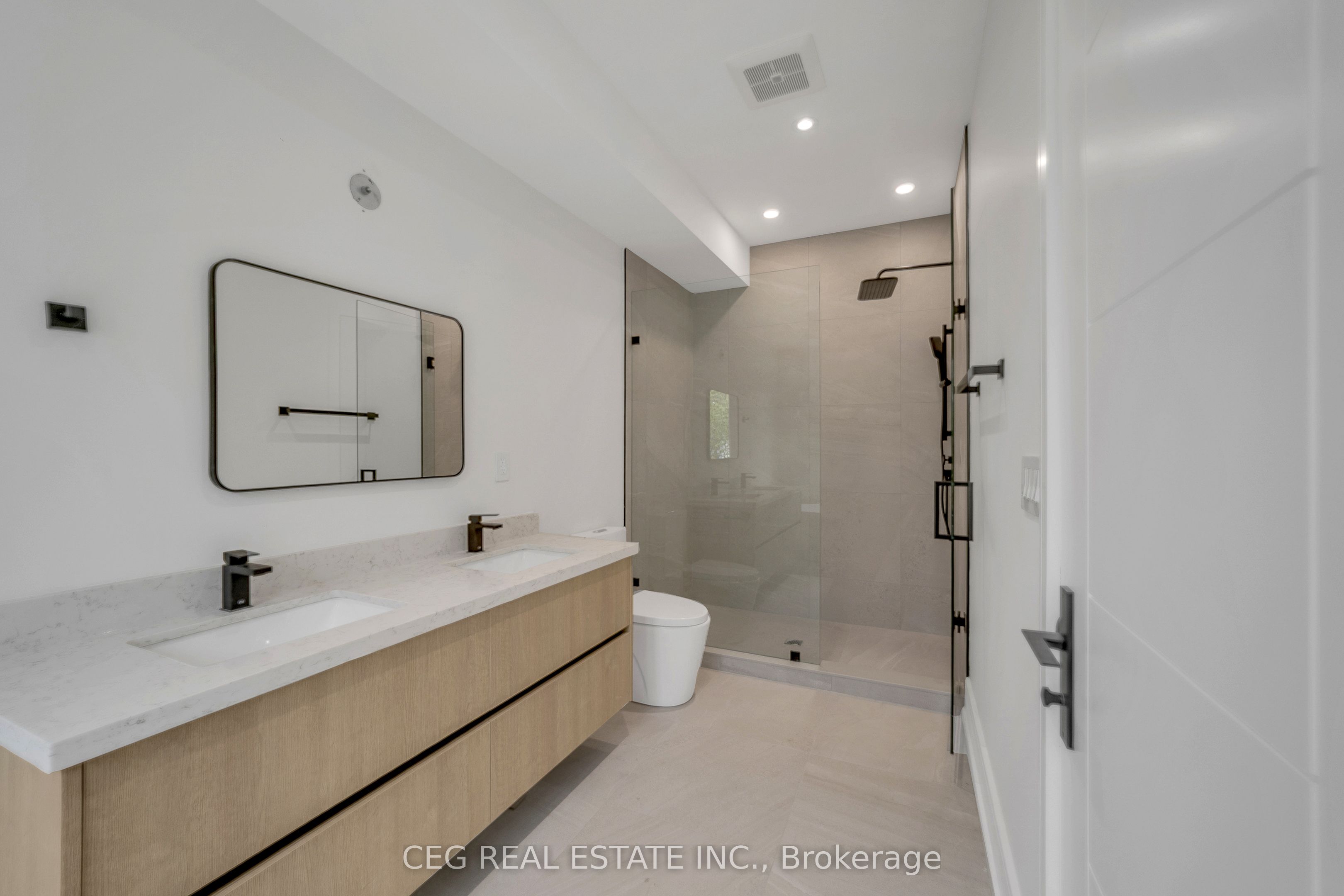 21 Sixteenth Street Property Photo 38