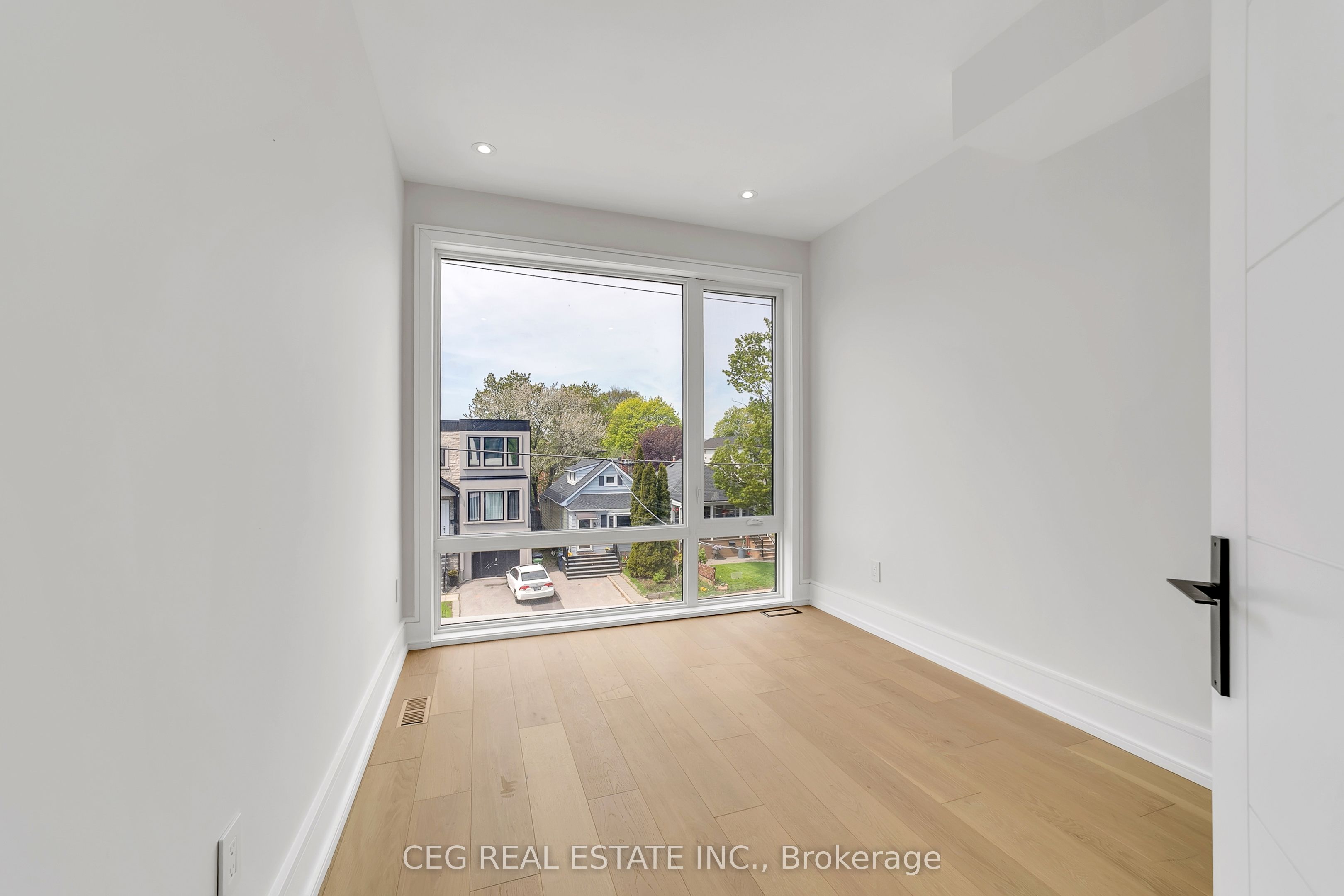 21 Sixteenth Street Property Photo 40