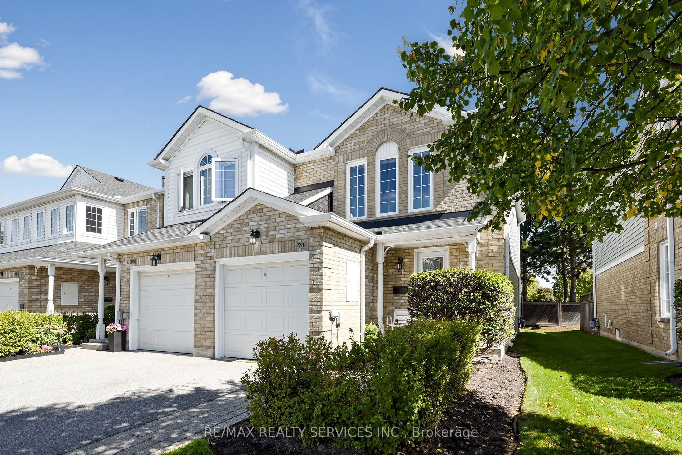 74 Heathcliffe Square Property Photo 1