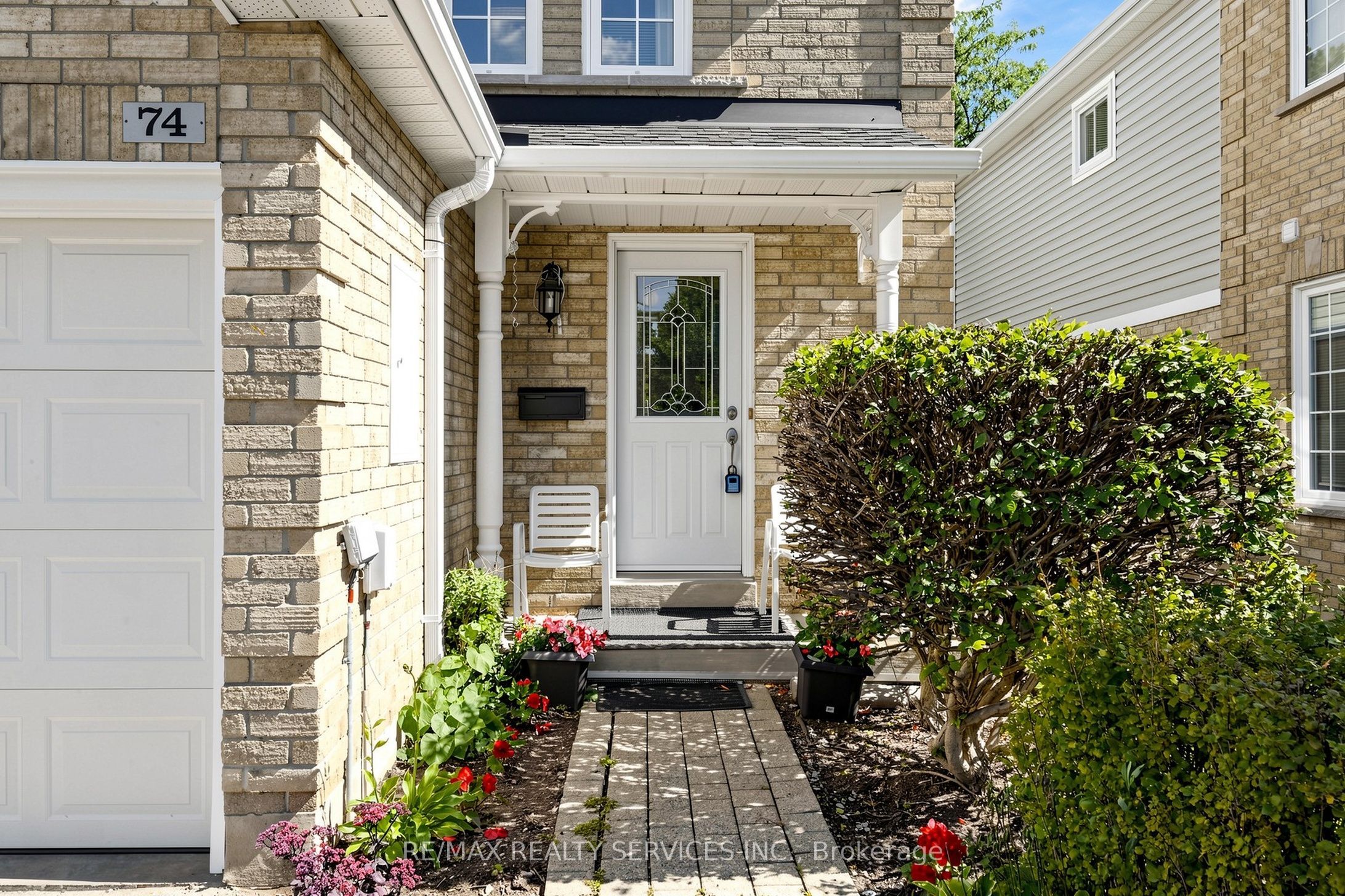 74 Heathcliffe Square Property Photo 3