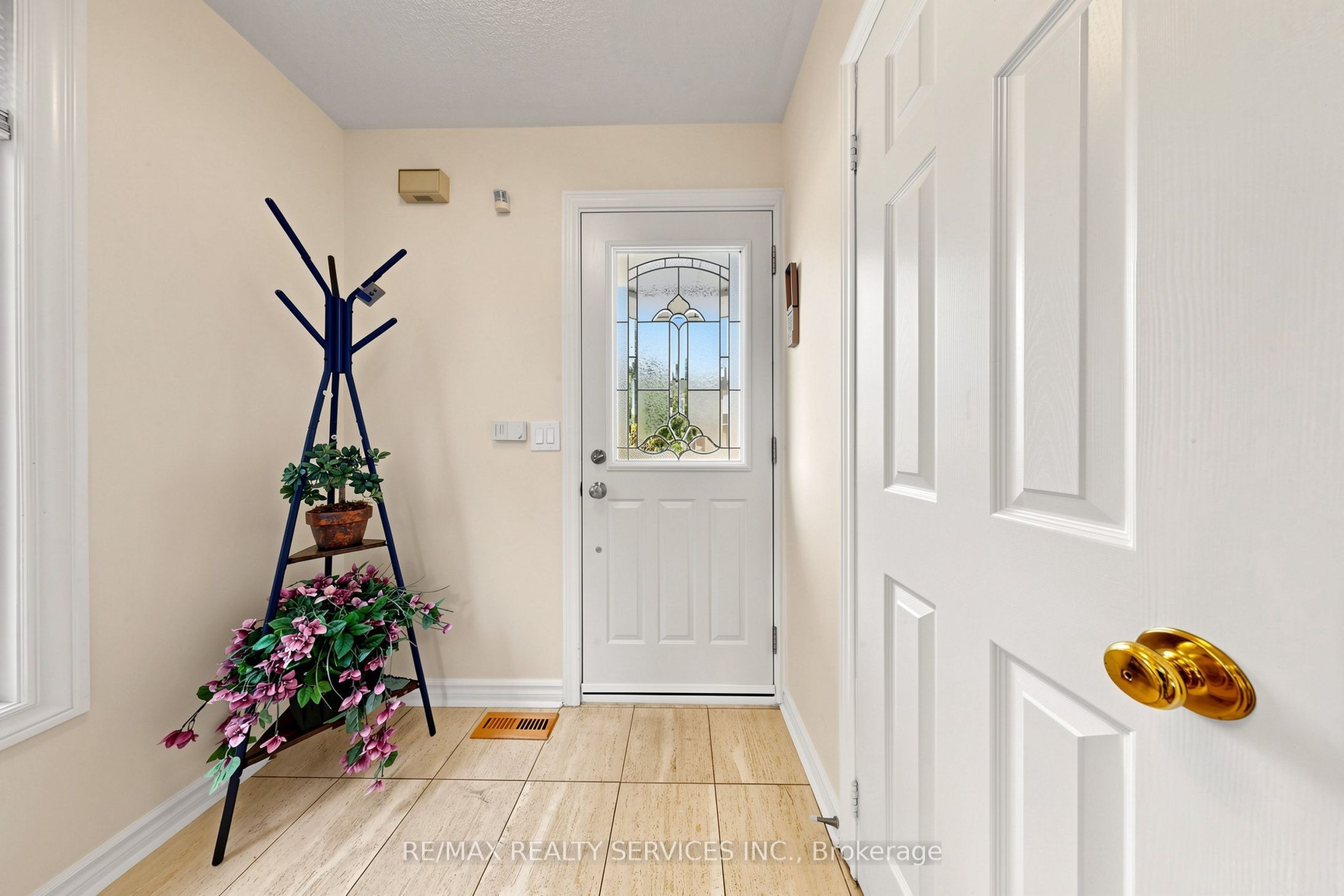 74 Heathcliffe Square Property Photo 4