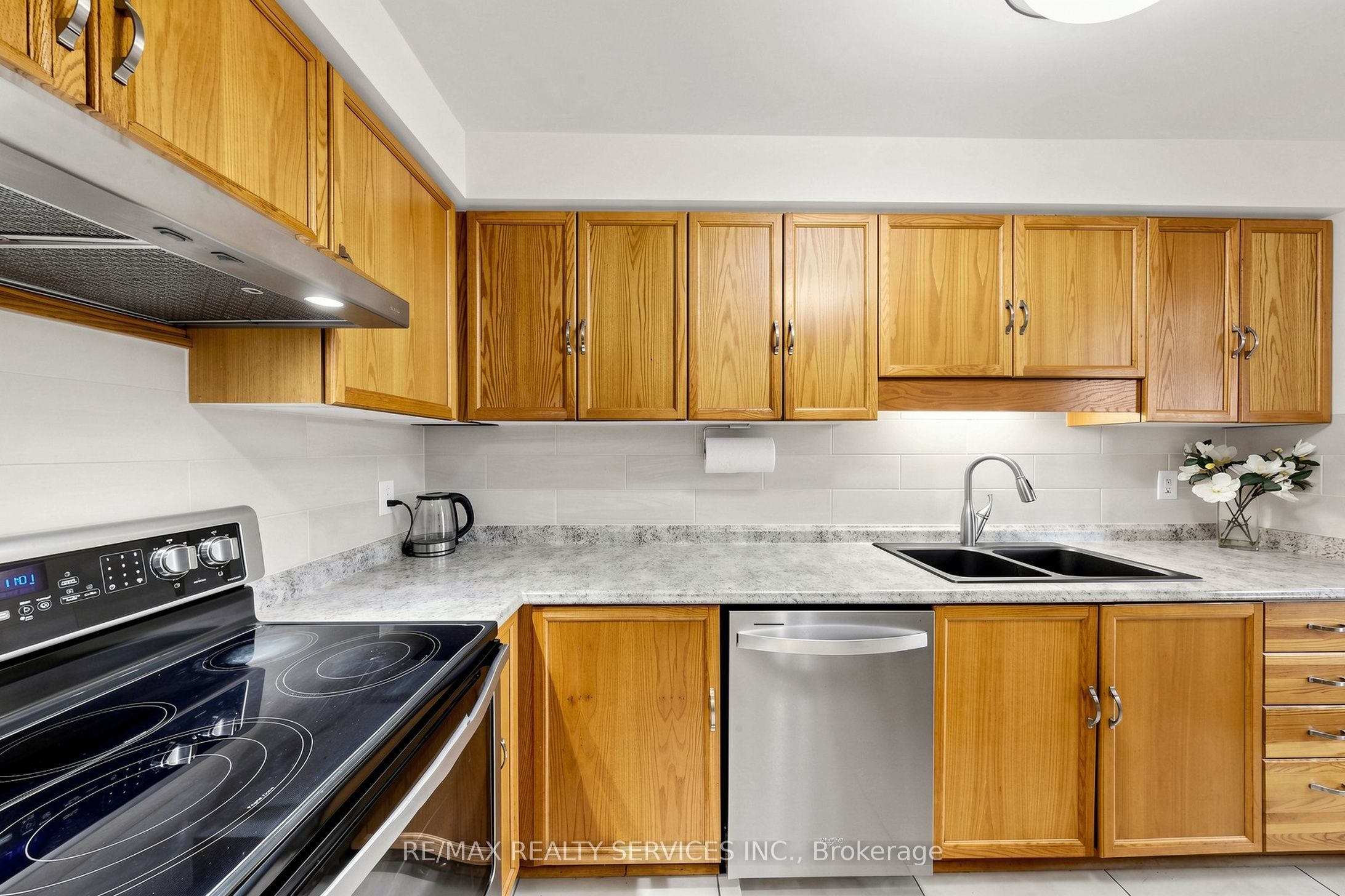 74 Heathcliffe Square Property Photo 10