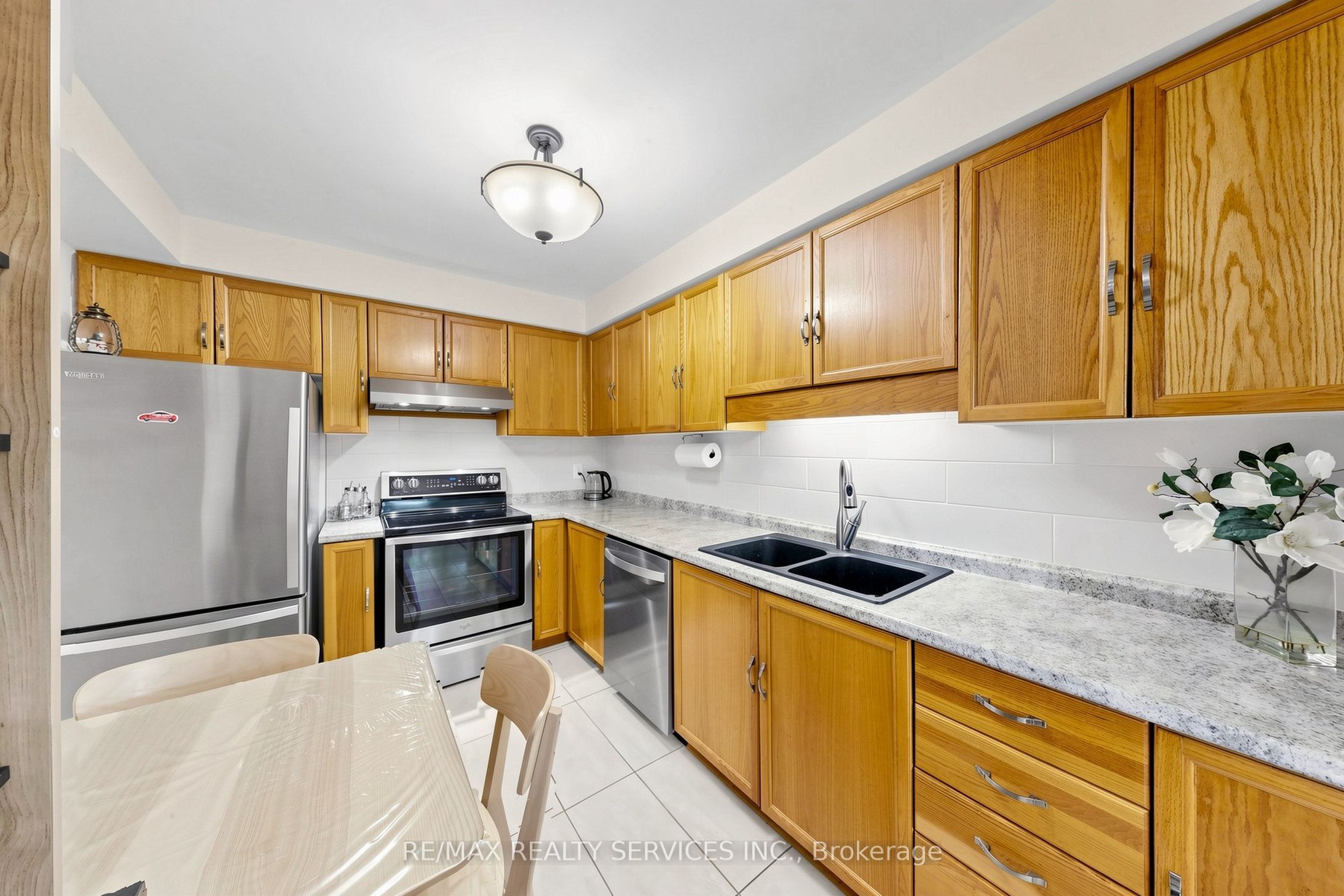 74 Heathcliffe Square Property Photo 11