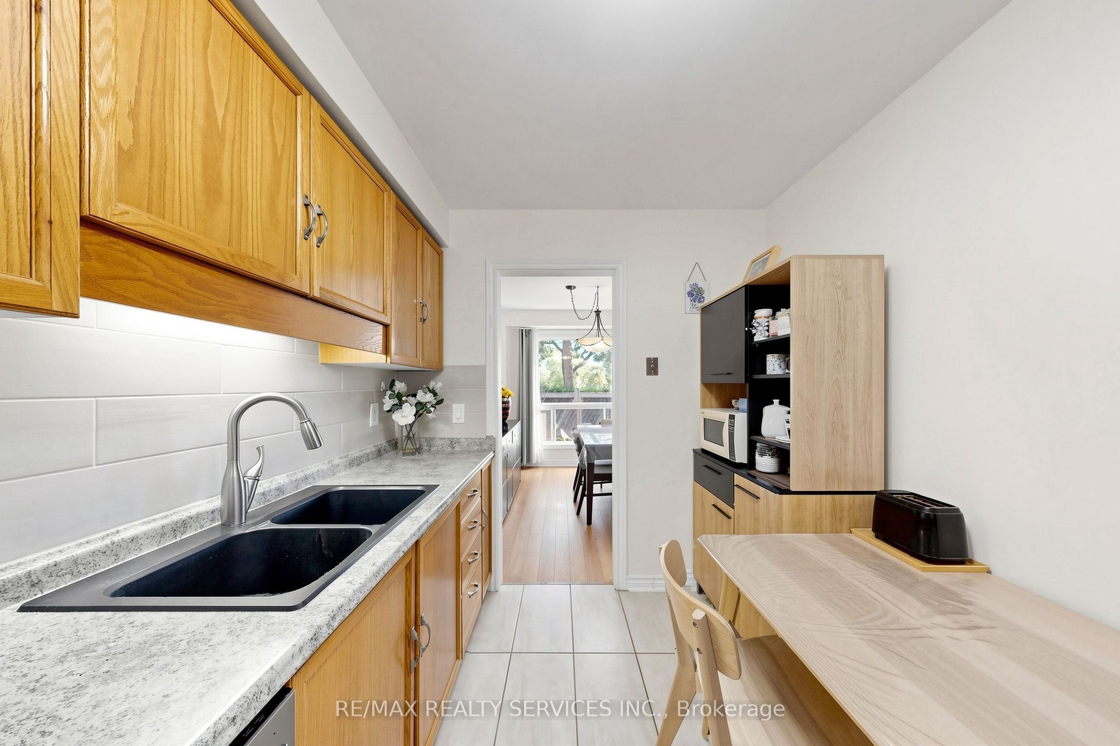 74 Heathcliffe Square Property Photo 12